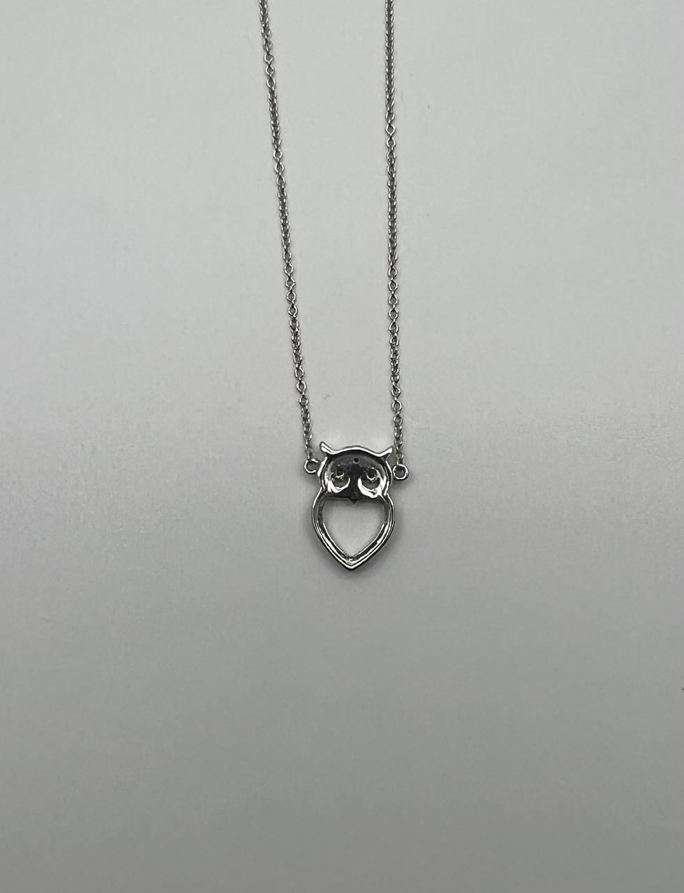 Taglio misto Gufo Uccello Cuore Simbolo Diamanti Motivo aureola Collana a catena in oro bianco 18K in vendita