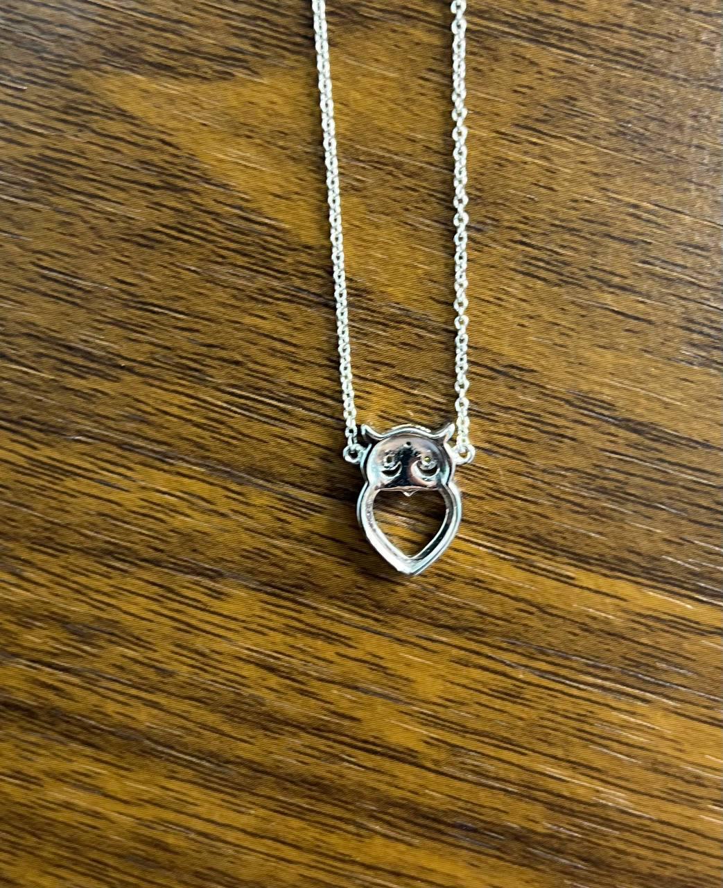 Gufo Uccello Cuore Simbolo Diamanti Motivo aureola Collana a catena in oro bianco 18K in vendita 3