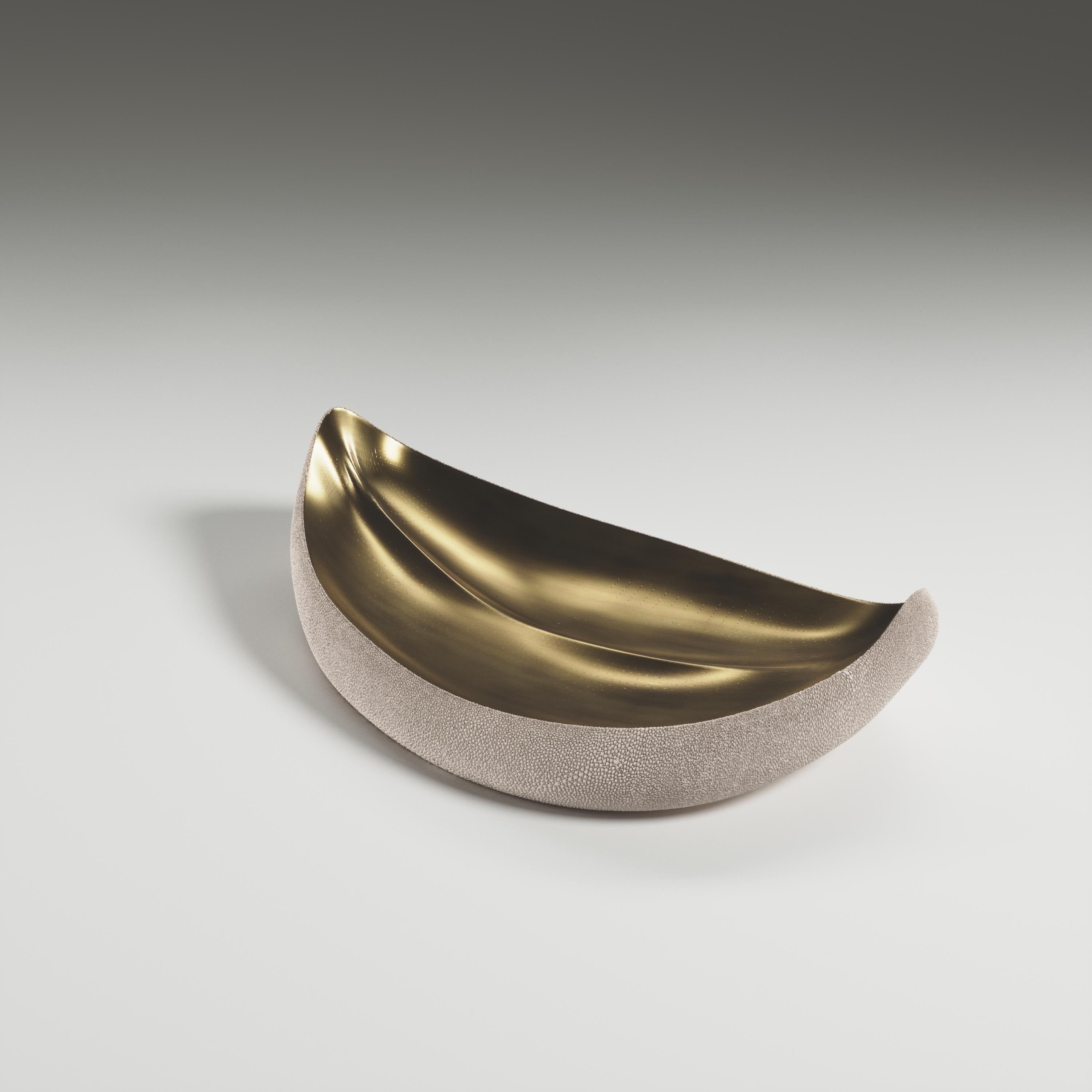 Cuenco búho de piel de zapa crema y latón patinado bronce by R&Y Augousti en Nuevo estado para la venta en New York, NY