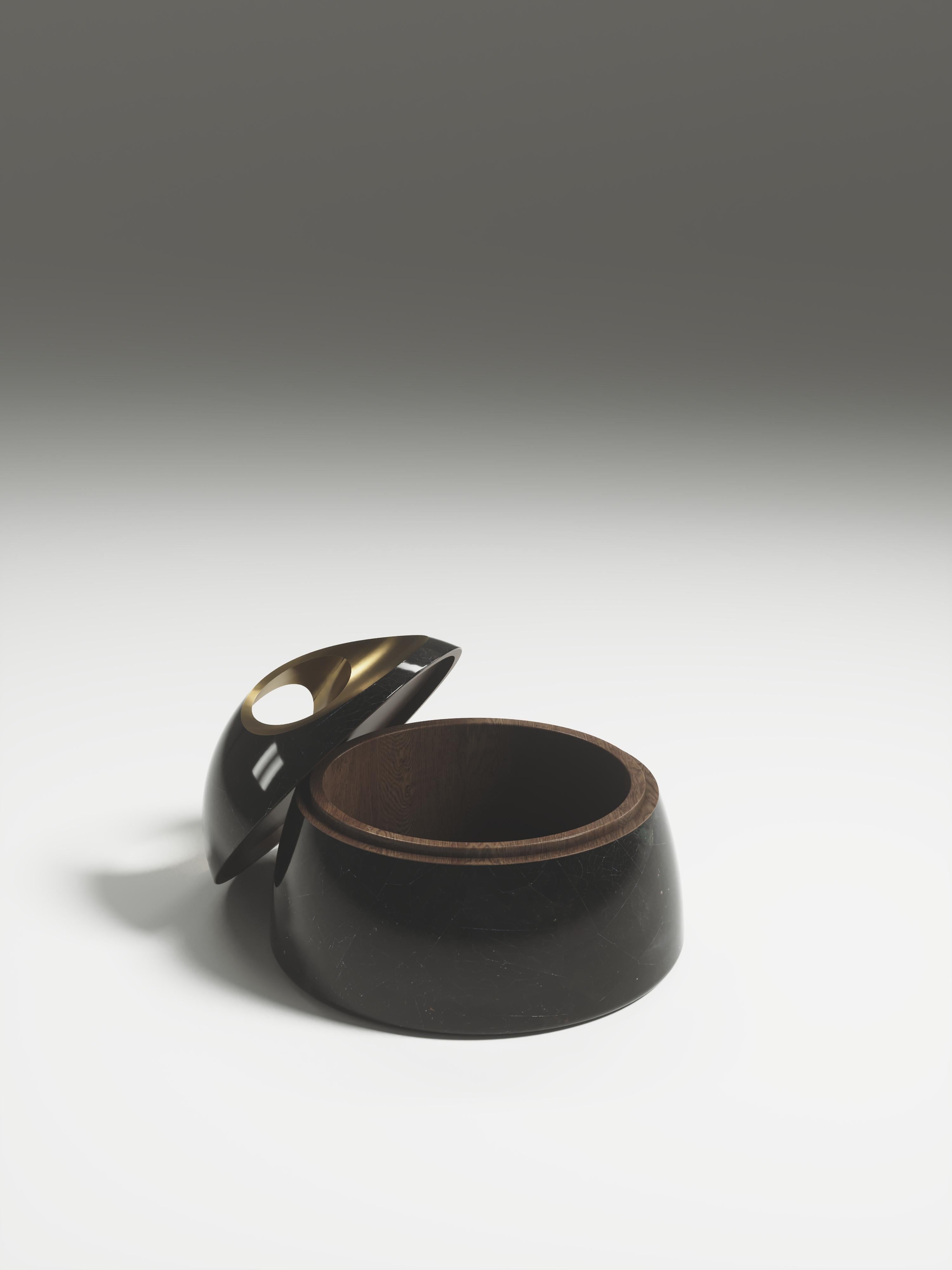 Eulenschachtel aus schwarzer Stiftschale und Bronze-Patina-Messing von R&Y Augousti (Handgefertigt) im Angebot