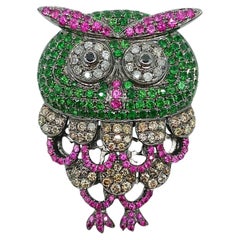 Broche hibou en or blanc avec diamants, tsavorites et rubis