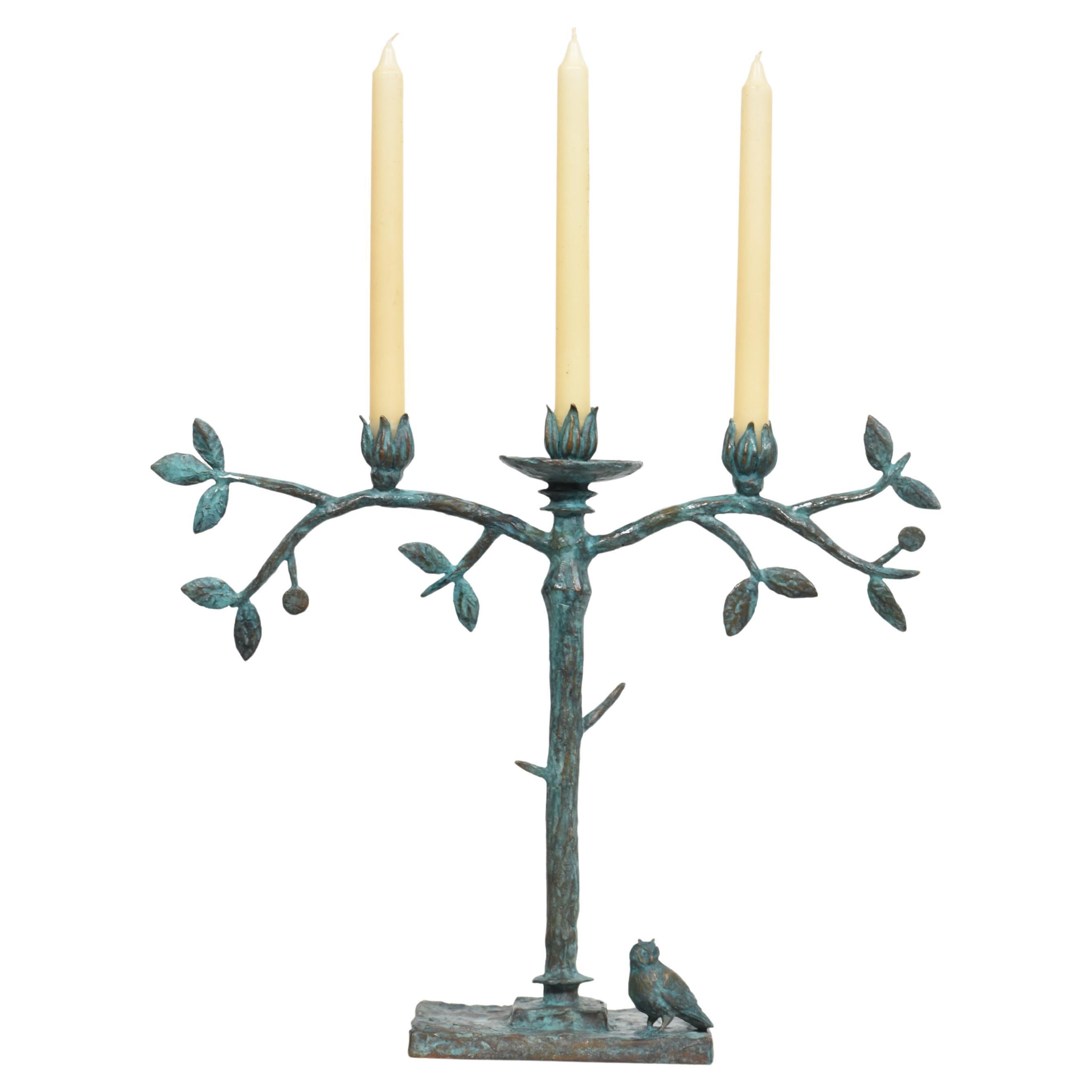 Candelabro gufo in bronzo verdastro