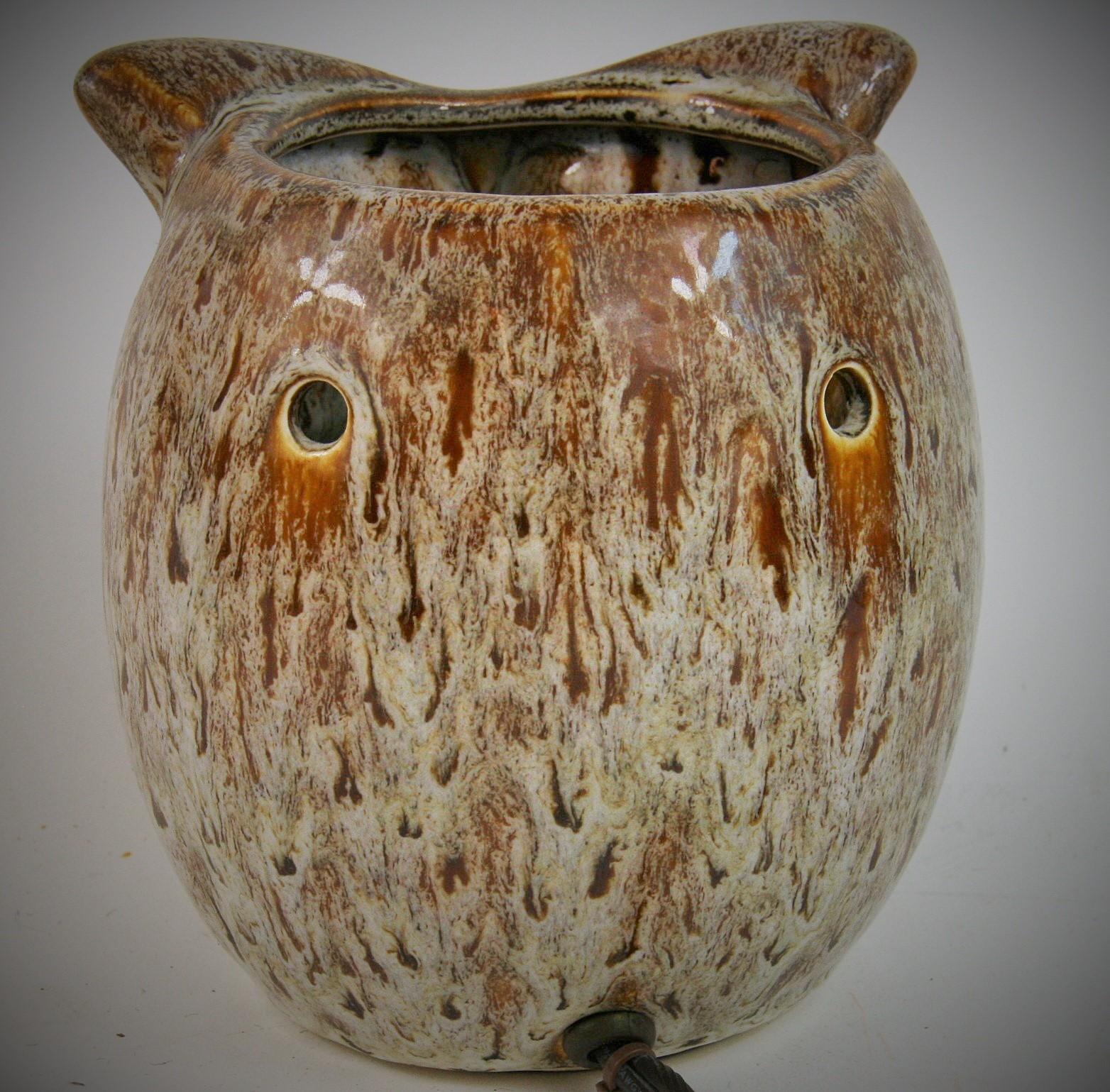 Japanese Ceramic Owl  Night Light/Table Lamp In Good Condition In Douglas Manor, NY