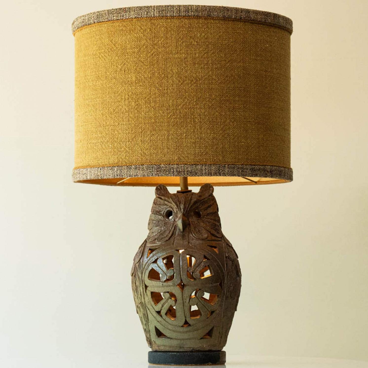 Beautiful ceramic table lamp from the 70s.

This ceramic lamp base brings refined elegance and rich visual appeal to any interior. With its sculptural shape and deep, expressive colors, it showcases the enduring beauty of ceramic