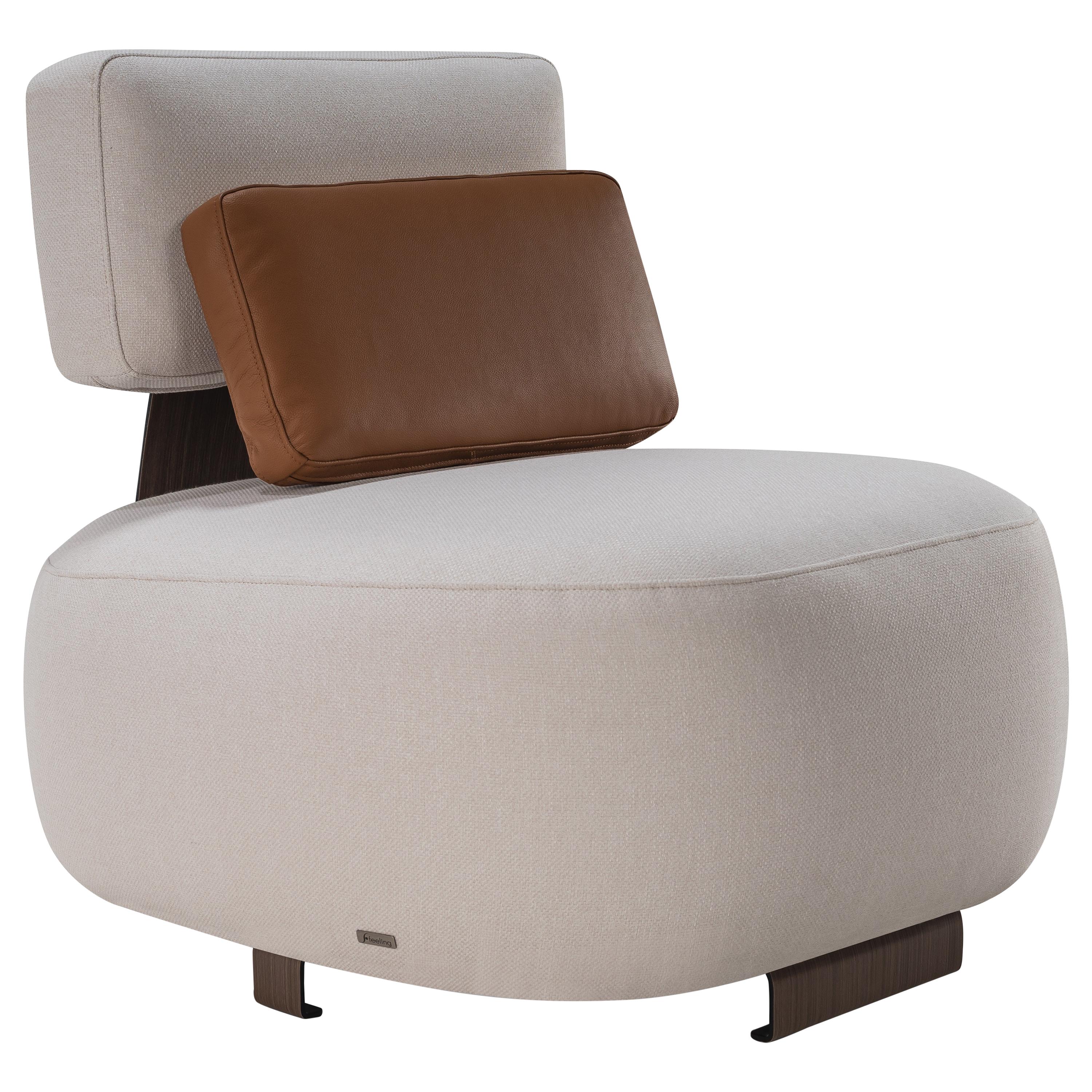 Armchair Winding Fixed, Color Off-White and Kidney Pillow Caramel For Sale