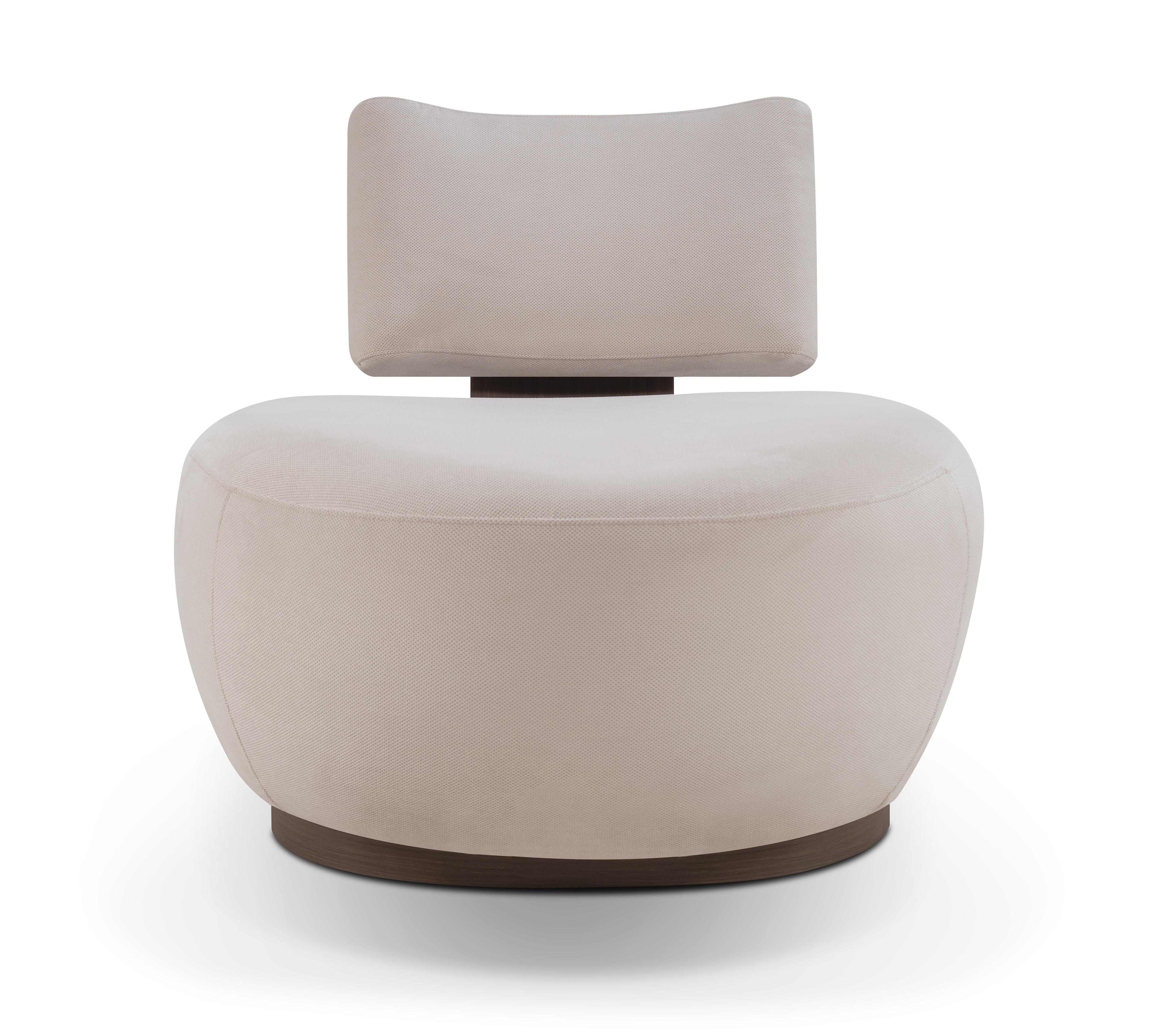 La chaise Winding, sans accoudoir, a été conçue pour célébrer le style moderne en apportant une silhouette étonnante à n'importe quelle pièce.

Douceur du siège : Ceinture élastique importée 
Dos (fixe) : Doux + Fibre
Mousse de l'assise (fixe) : HR