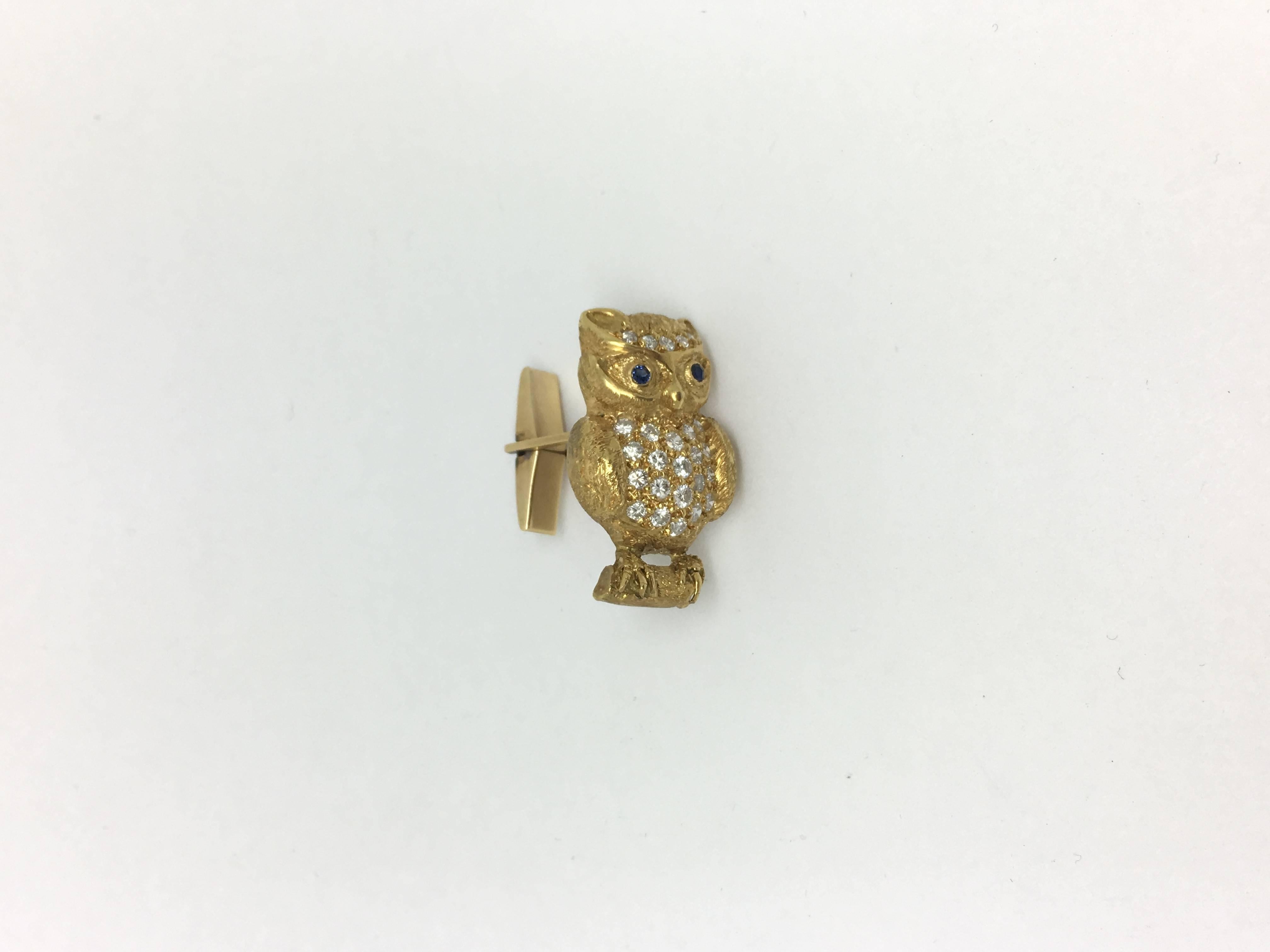 Owl Cufflinks 18 Karat Yellow Gold with Diamonds and Blue Sapphire für Damen oder Herren