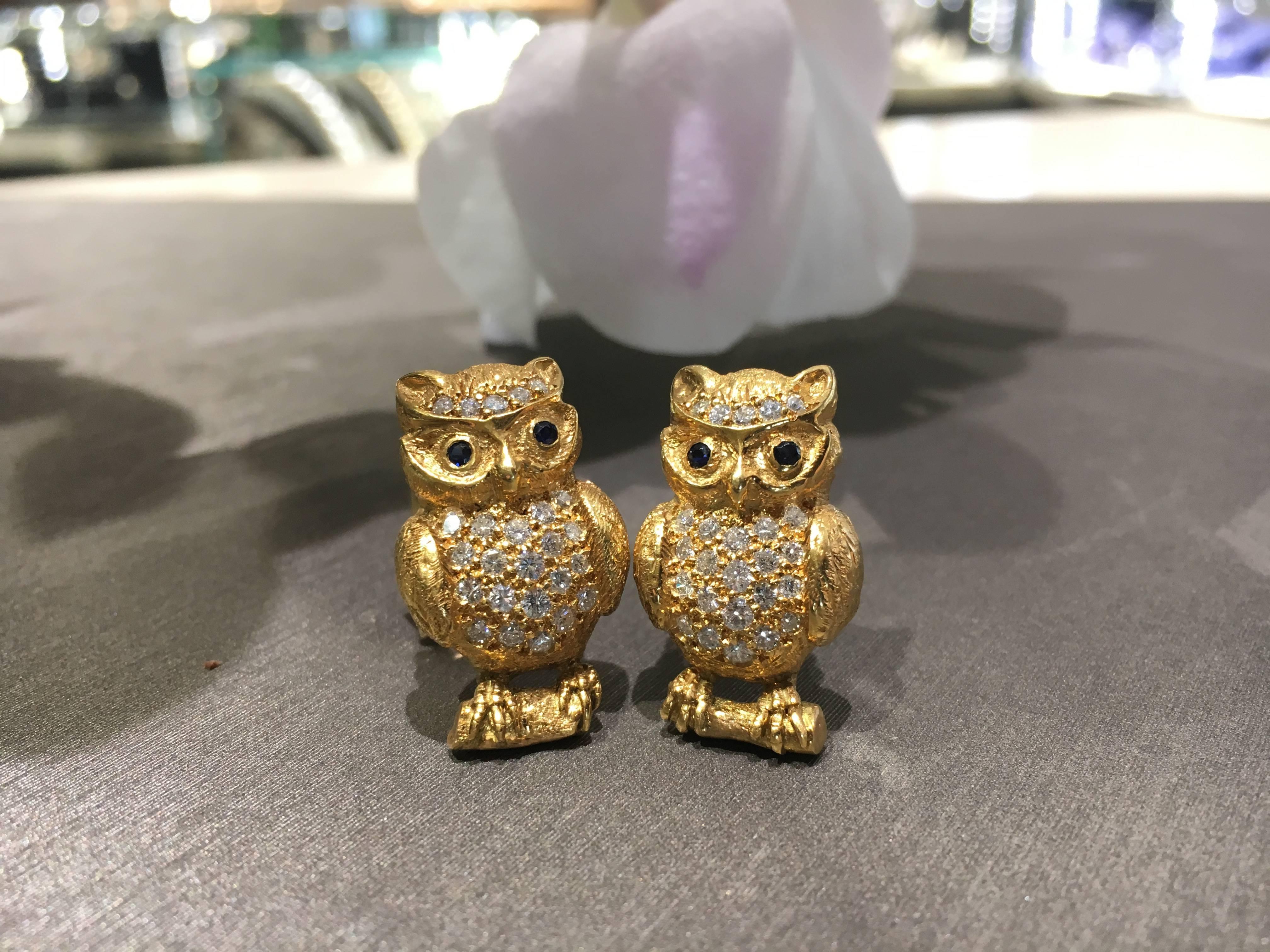 Owl Cufflinks 18 Karat Yellow Gold with Diamonds and Blue Sapphire 4