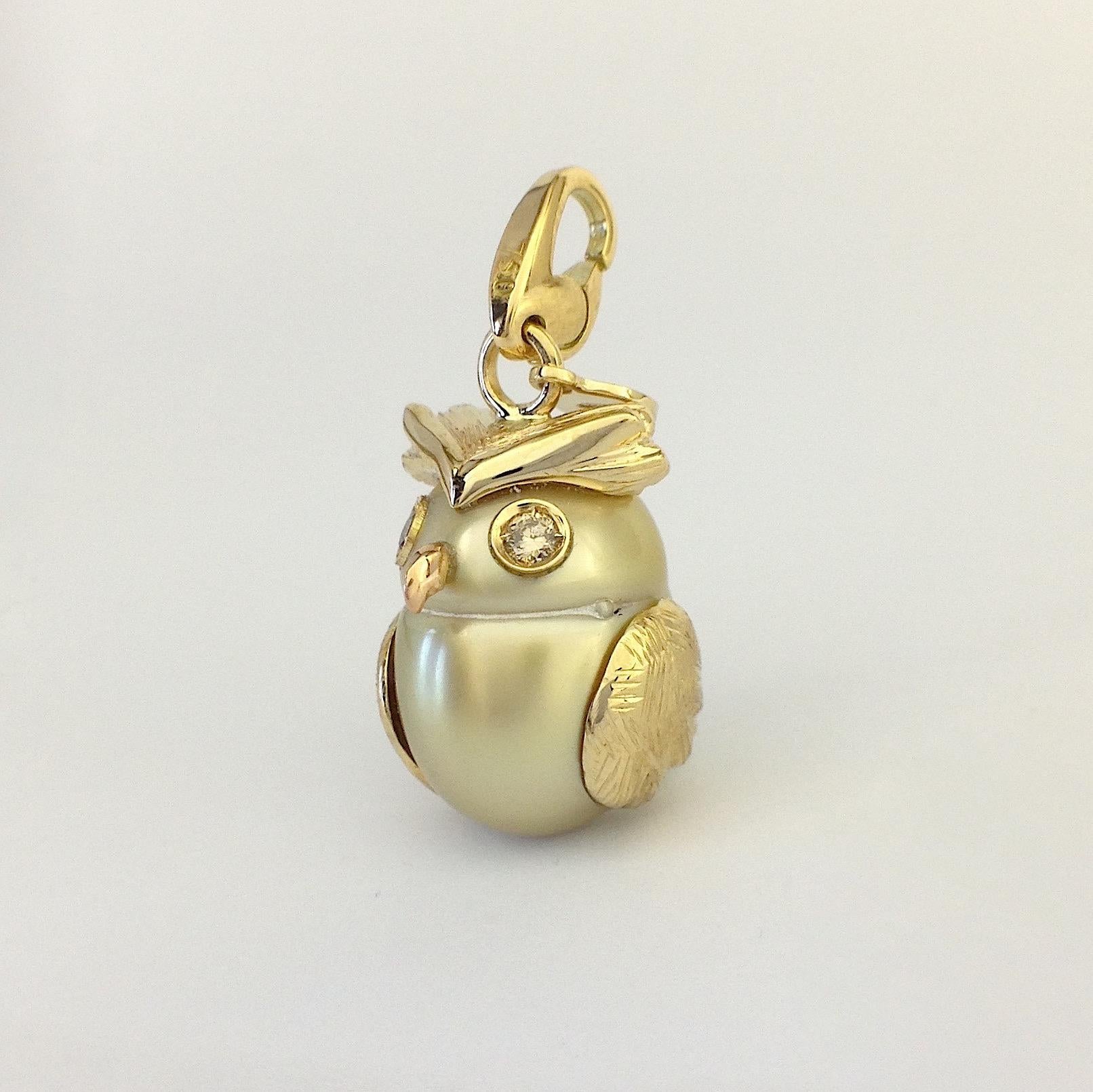 The charm is inspired by my love of wild animals and nature, looking at this rare Australian pearl I immediately saw an owl.
Its beak is in red gold and the others parts are in yellow gold.
It has two brown diamonds as its eyes in total ct 0,07.