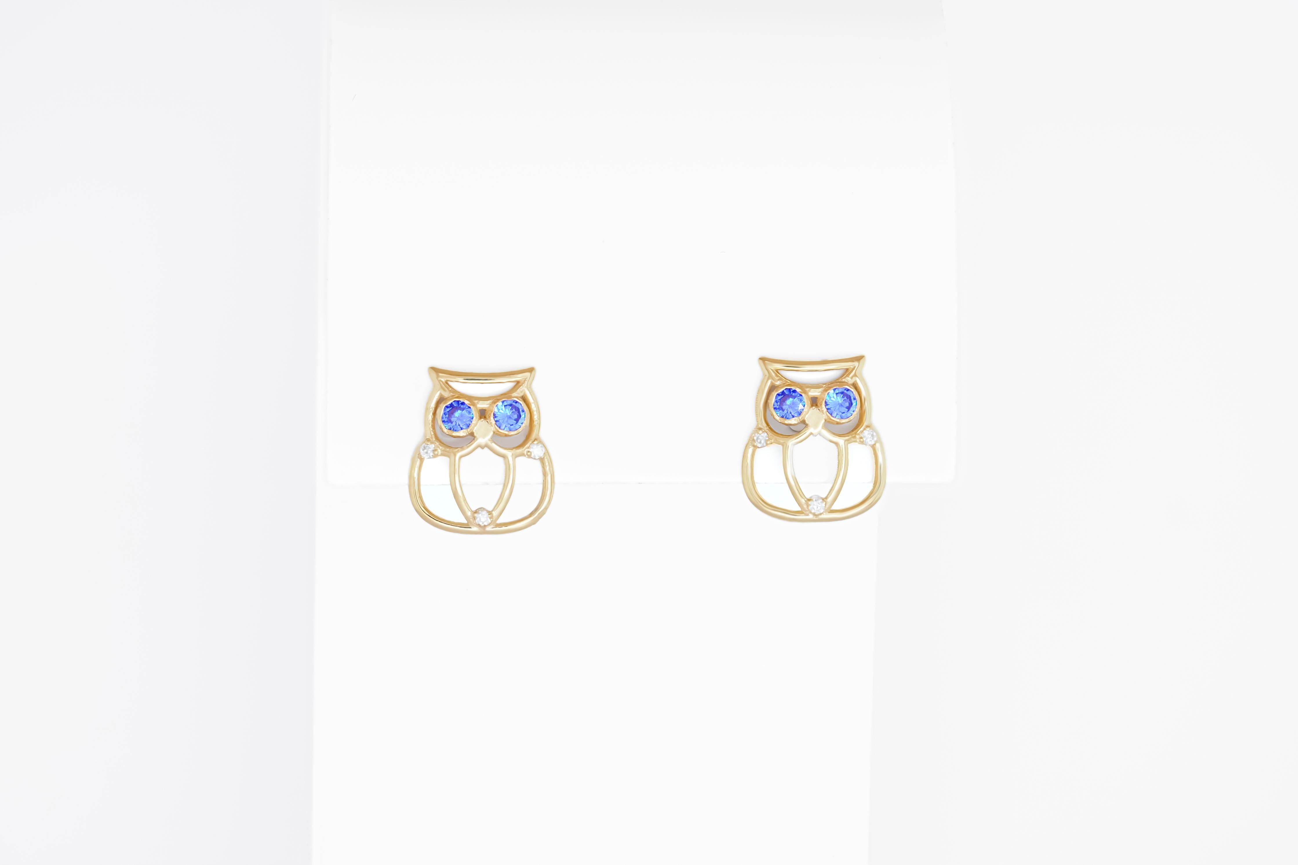 Owl earrings in 14k gold. Bird earrings with sapphires. Delicate gold earrings with blue gemstones. Blue sapphire earrings. 
 
Metal - 14k gold
Total Weight -2 gr
Earrings size: 12x10mm
Gemstones
2 sapphires, round cut, blue color, transparent, 0.14