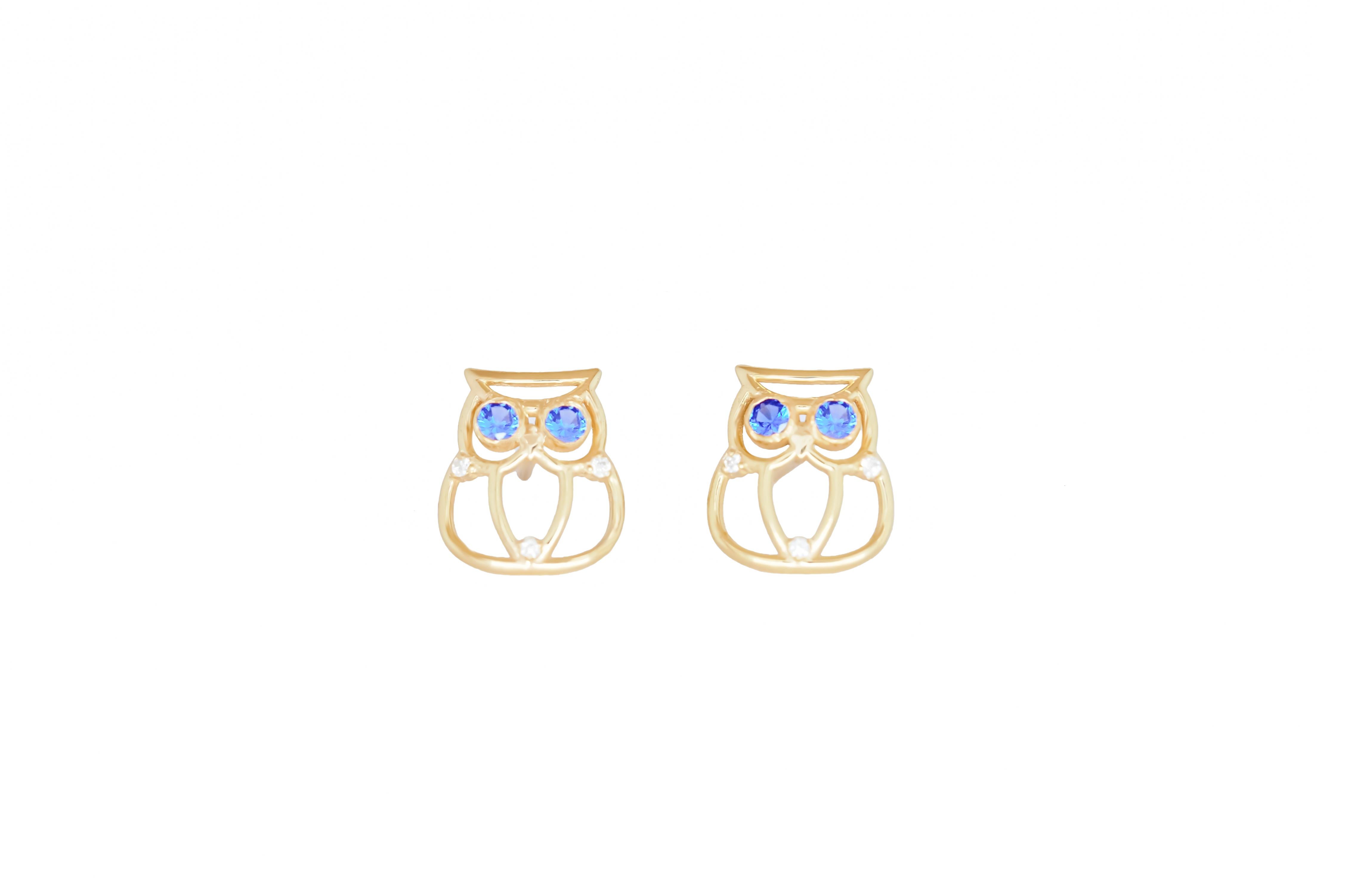Round Cut Owl earrings in 14k gold.  For Sale