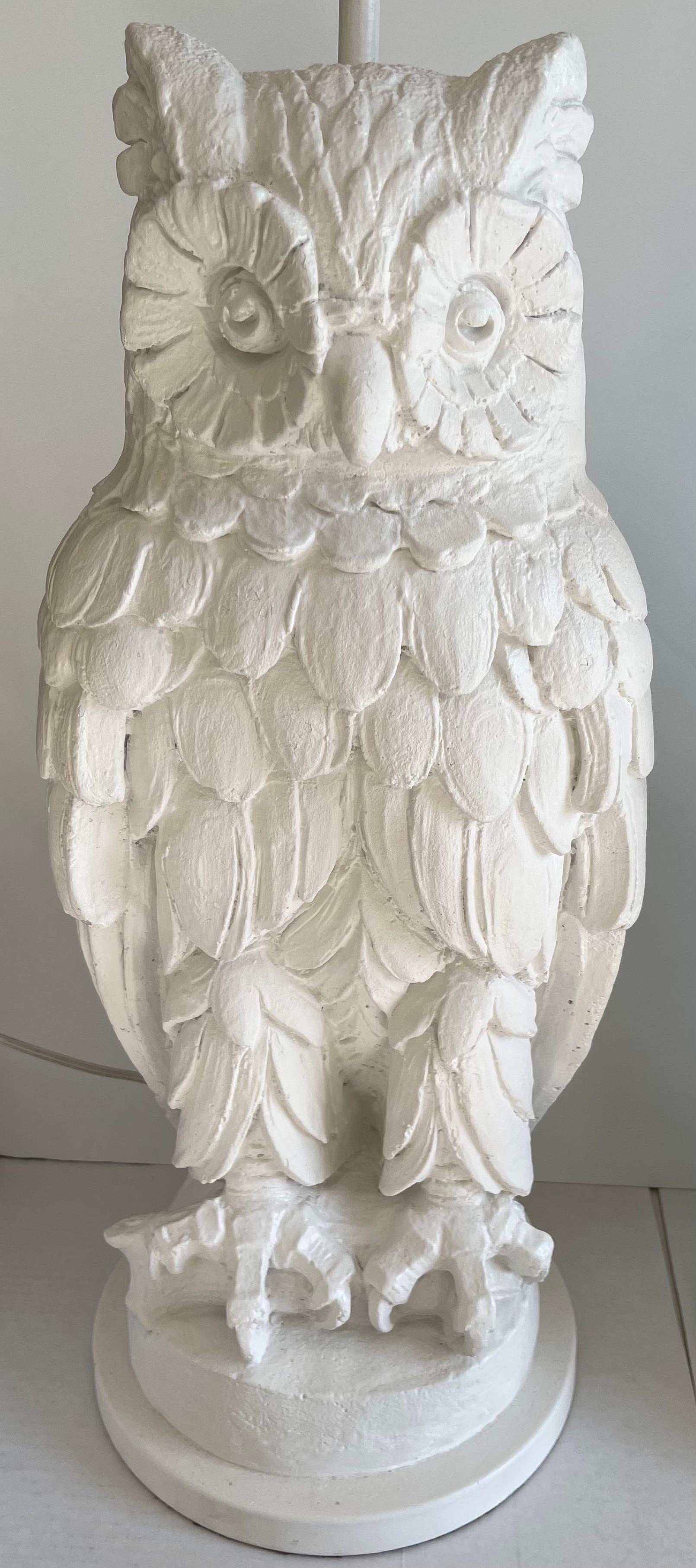Lampade in gesso bianco con figura di gufo, coppia in vendita 3
