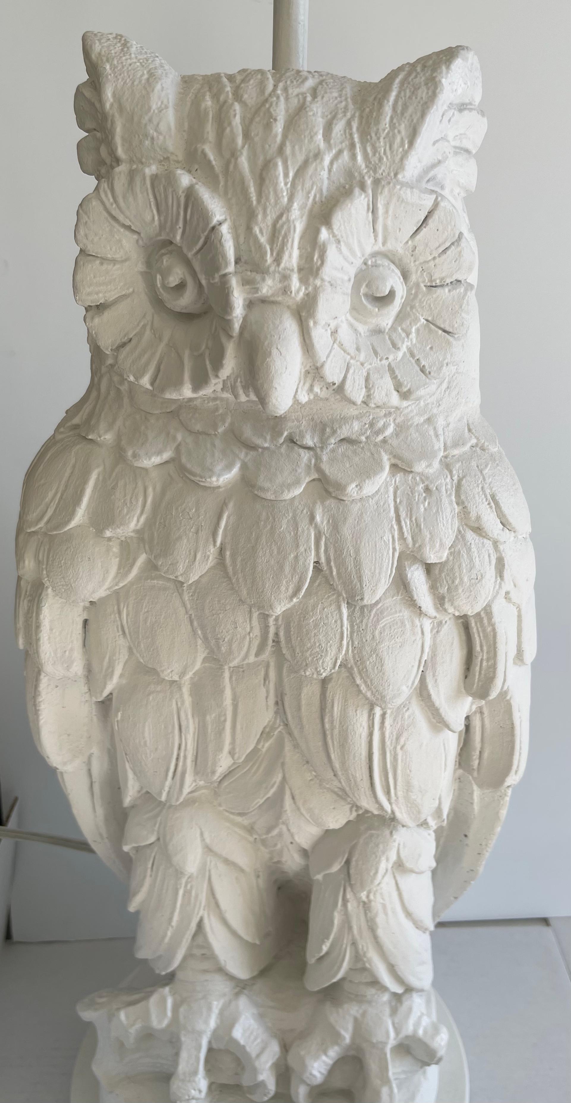 Lampade in gesso bianco con figura di gufo, coppia in vendita 1