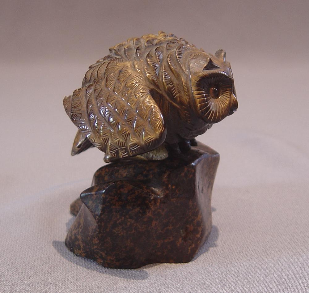 Owl hand carved in Tigers Eye In Good Condition For Sale In London, GB