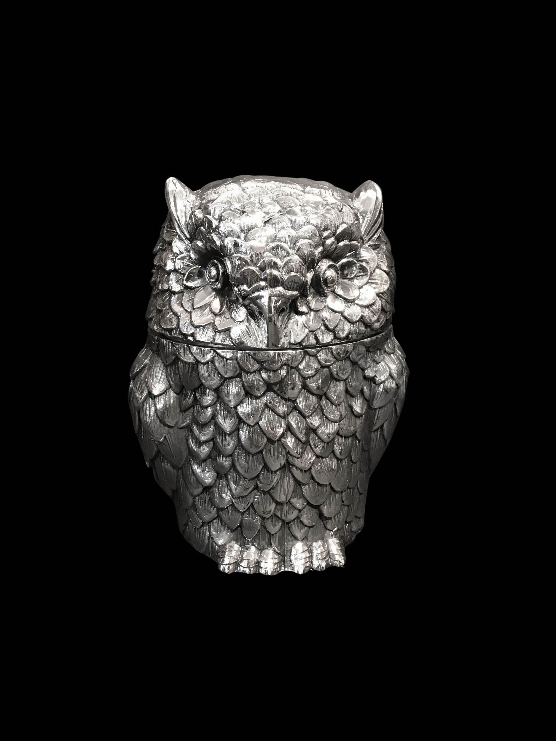 Owl ice bucket designed by Mauro Manetti, circa 1960.
The original and first productions, like this one, had inside made of metal and the outside of silvered cast aluminum which is silver plated.
Mark beneath the base 