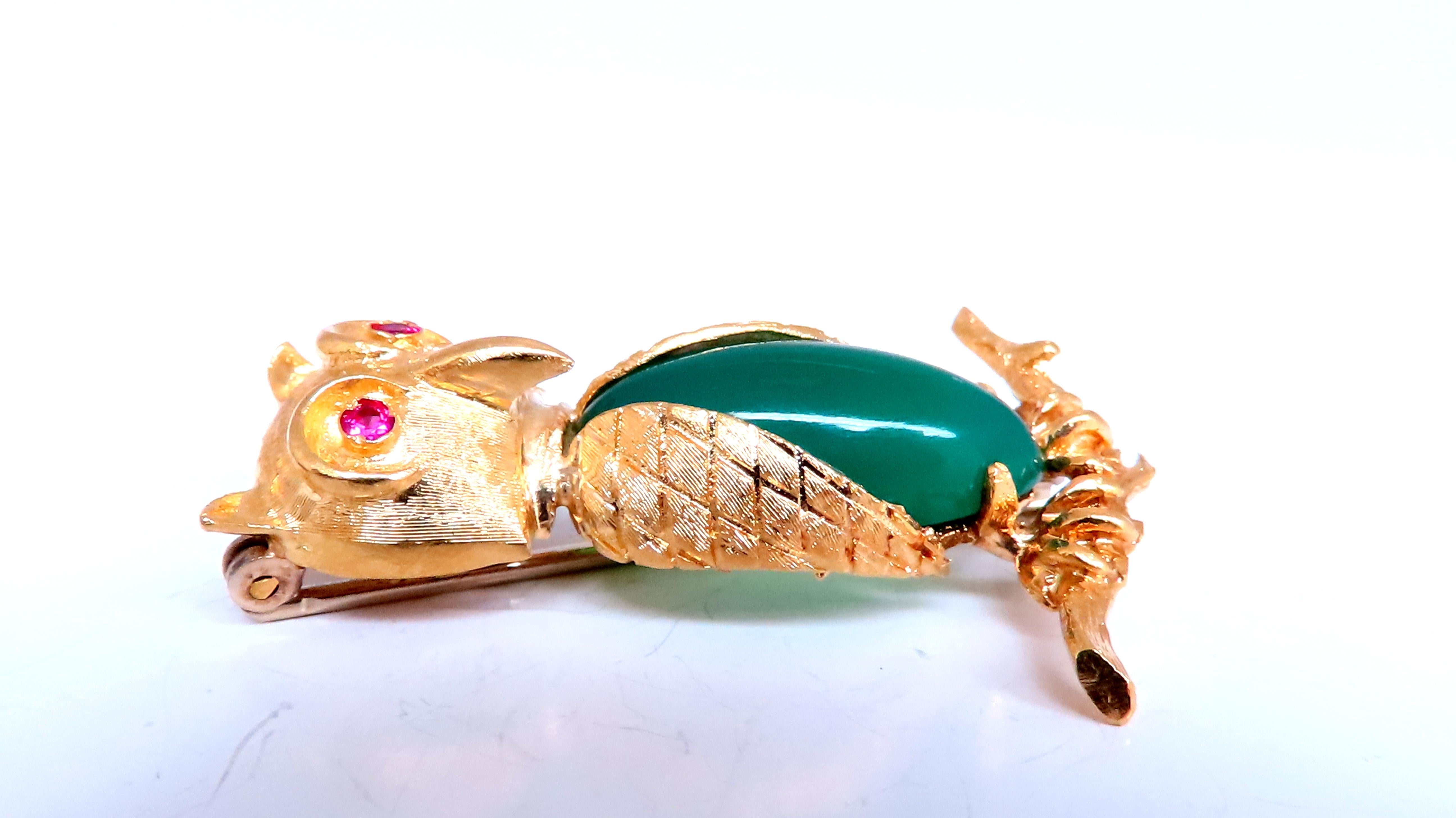 Taglio marquise Gufo di giada con rubino Figurina 3D Spilla in oro 18kt 12554 in vendita