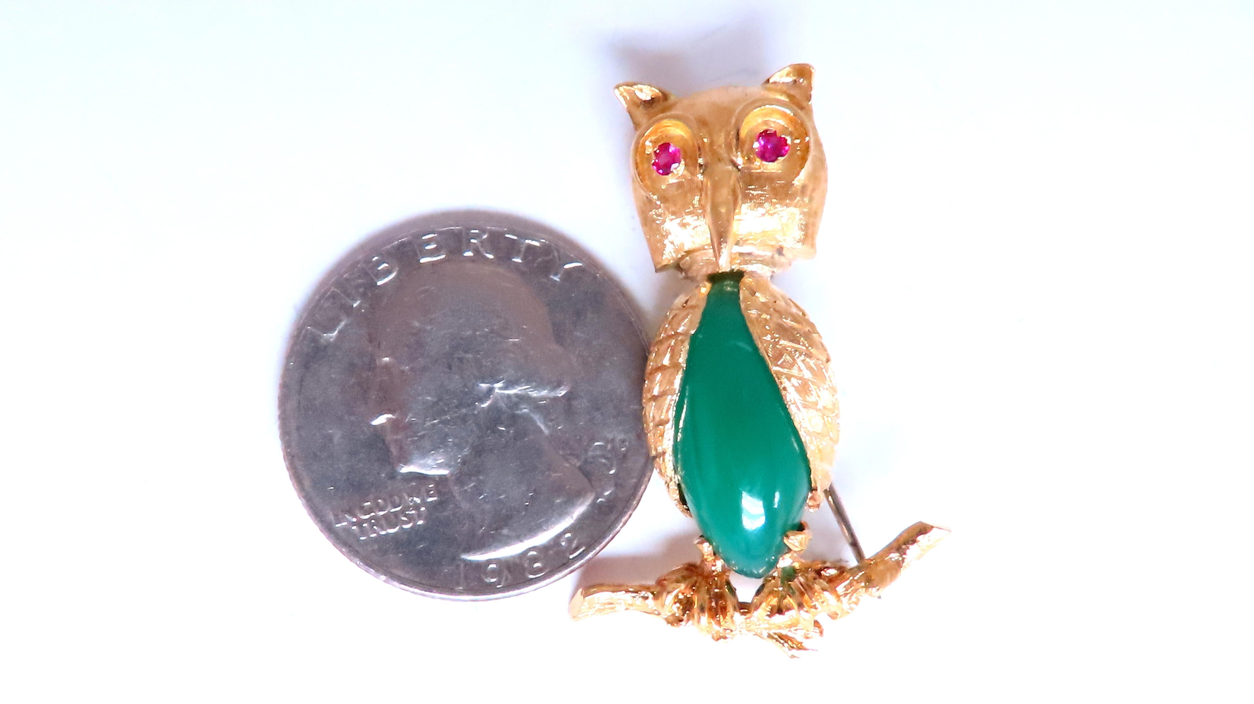 Donna Gufo di giada con rubino Figurina 3D Spilla in oro 18kt 12554 in vendita