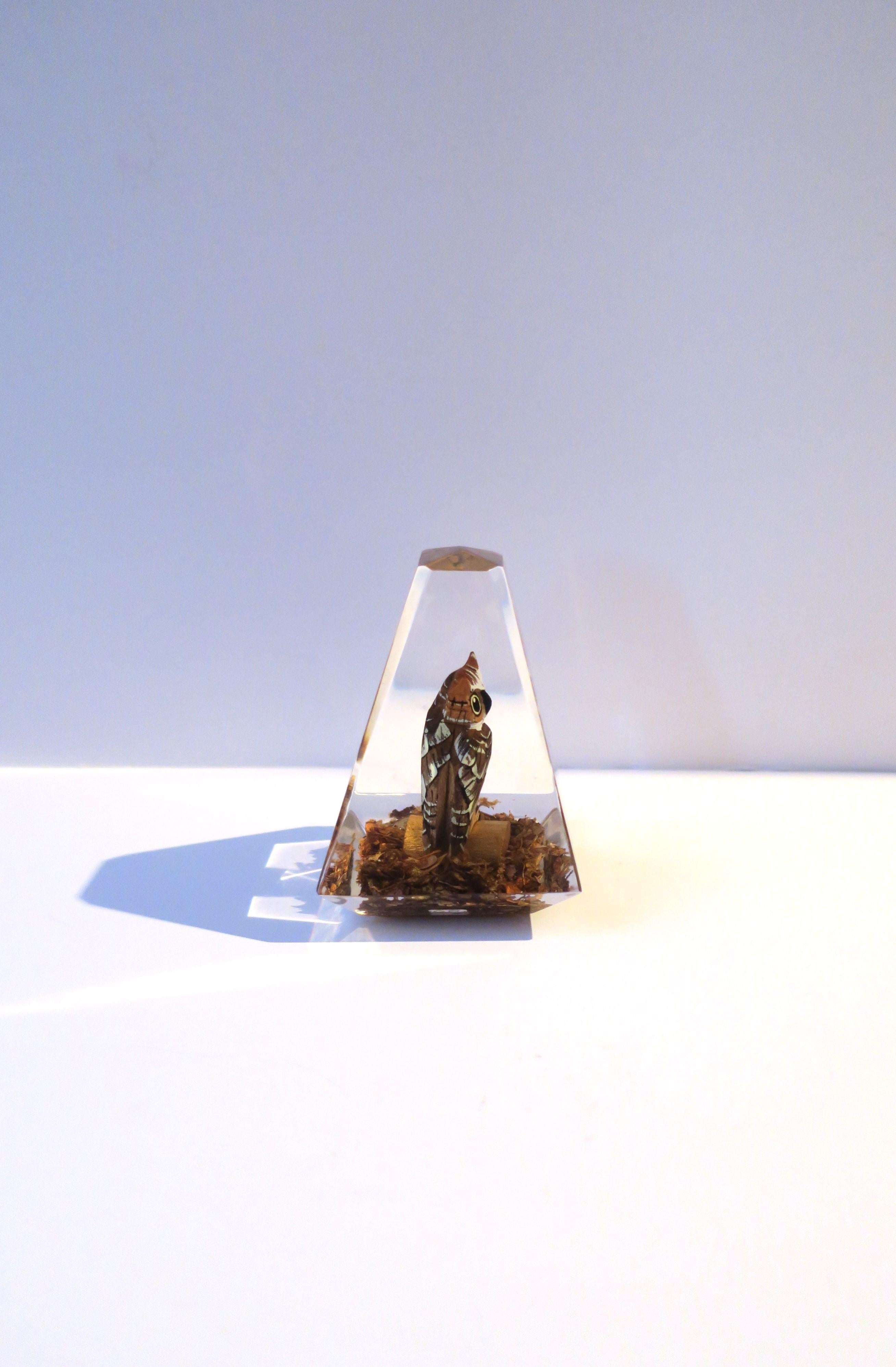 Búho Escultura de Lucita y Madera en venta 2