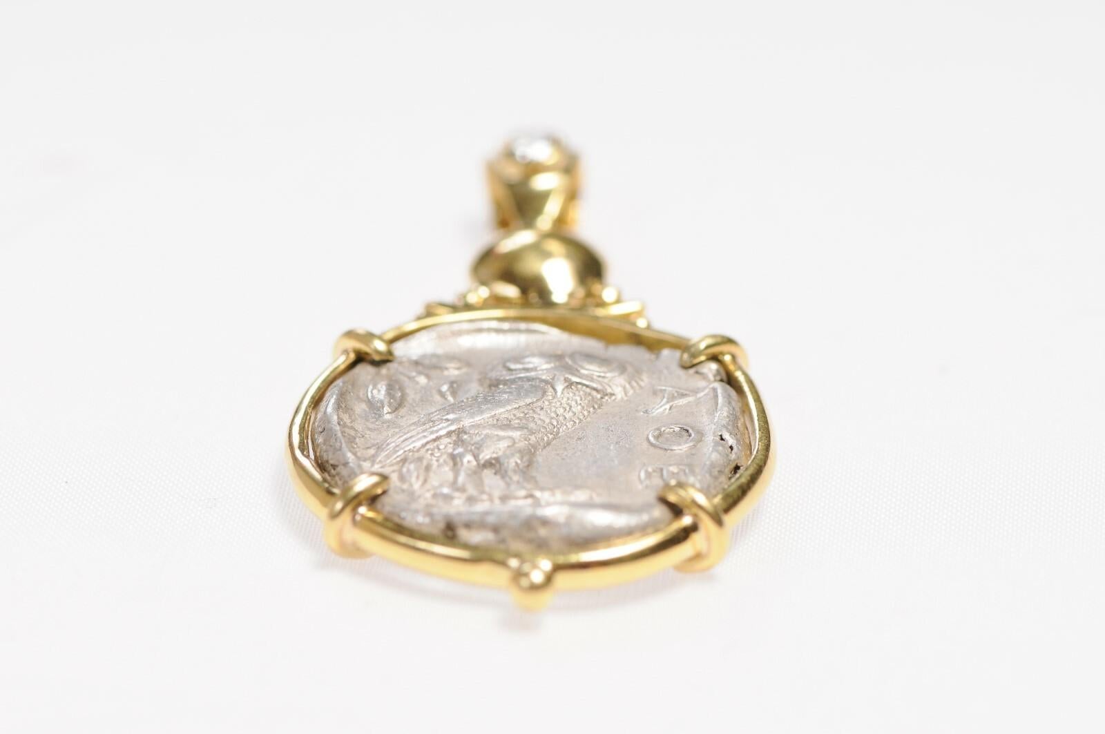 Pendentif hibou avec diamants sertis sur le chaton en or 22 carats en vente 2
