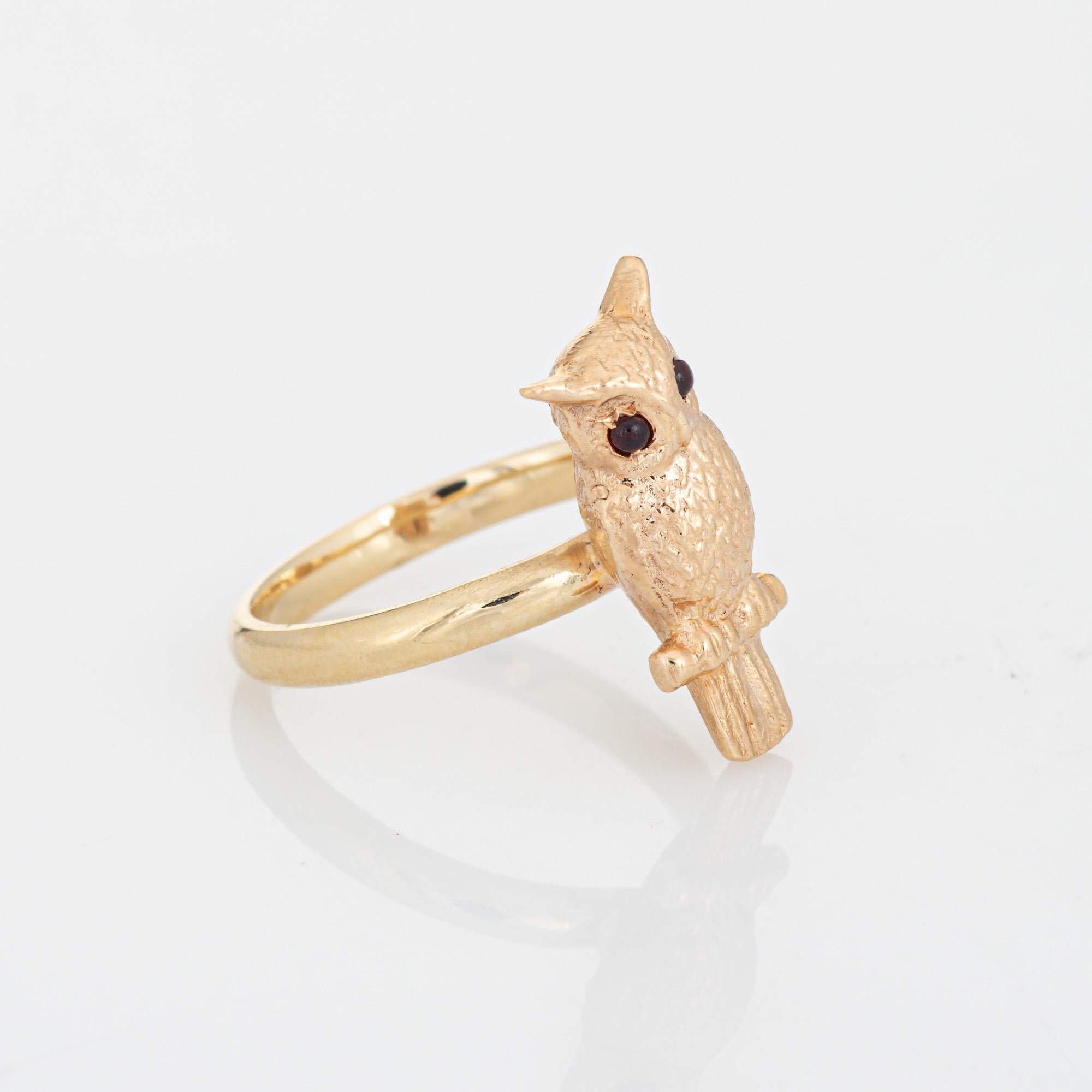 Modern Owl Ring Vintage 14k Yellow Gold Garnet Eyes Estate Fine Jewelry Sz 6.5 For Sale