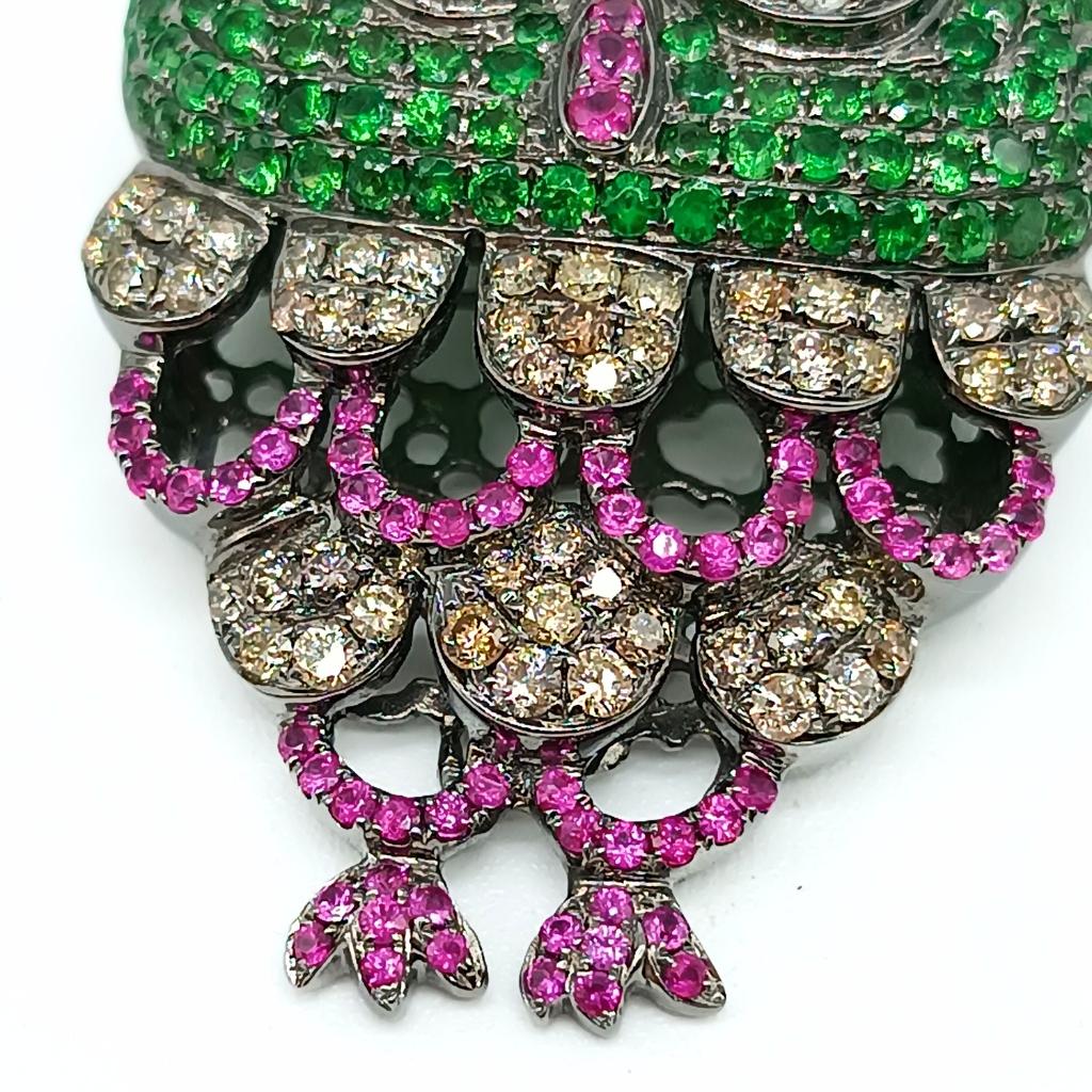 Owl Brooch in White Gold with Diamonds, Tsavorites and Rubies In New Condition For Sale In BILBAO, ES