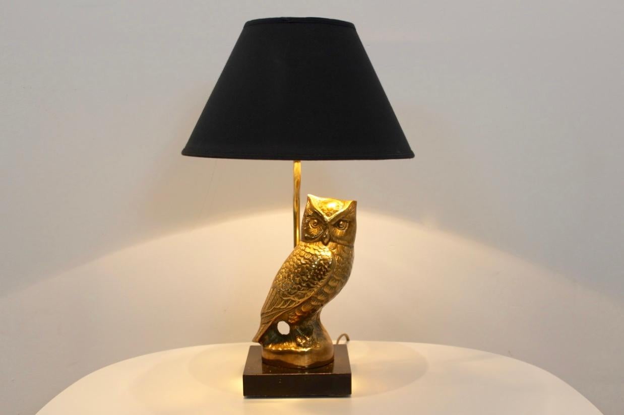 Exclusive, unique and exotic brass table lamp with an owl sculpture, produced by Deknudt Belgium in the 1970s. The lamp comes with a new shade and a solid black wooden base and is in excellent condition. Very nice collectors item.