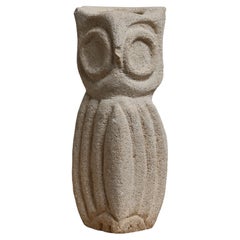 Vase hibou en pierre par Albert Tormos