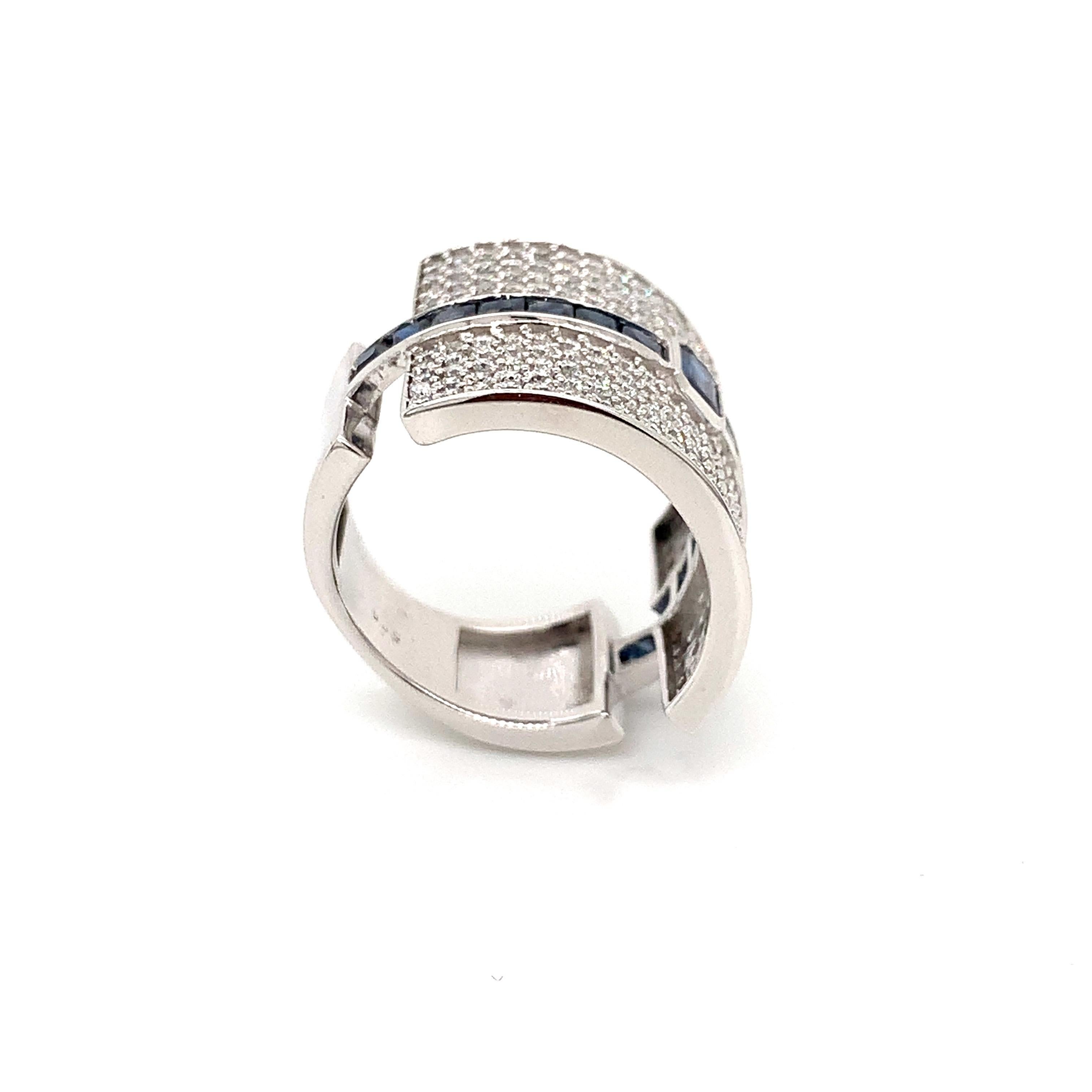 OWN Your Story Anillo de oro blanco de 14 quilates con pavé de diamantes brillantes y zafiro baguette Contemporáneo en venta