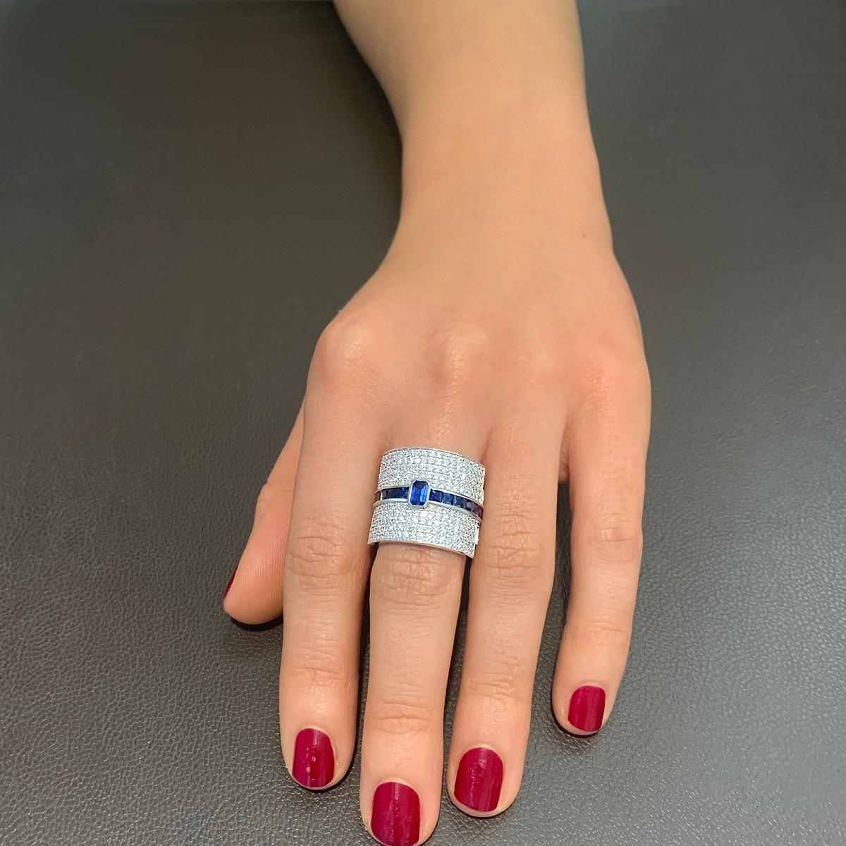 De las mujeres OWN Your Story Anillo de oro blanco de 14 quilates con pavé de diamantes brillantes y zafiro baguette en venta