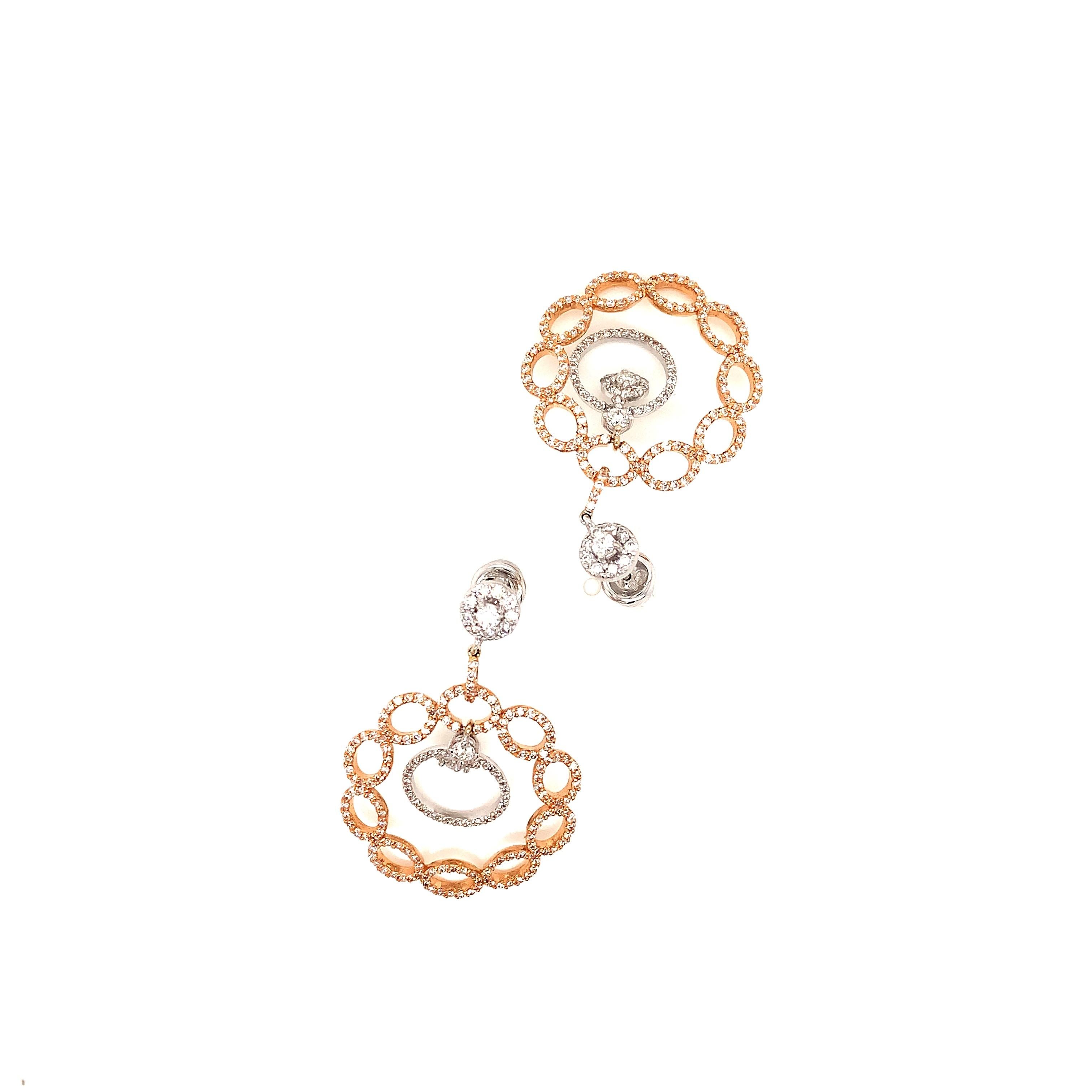 Taille ronde Boucles d'oreilles en or rose 18 carats cloutées et superposées avec diamants, NEUVES dans votre histoire en vente