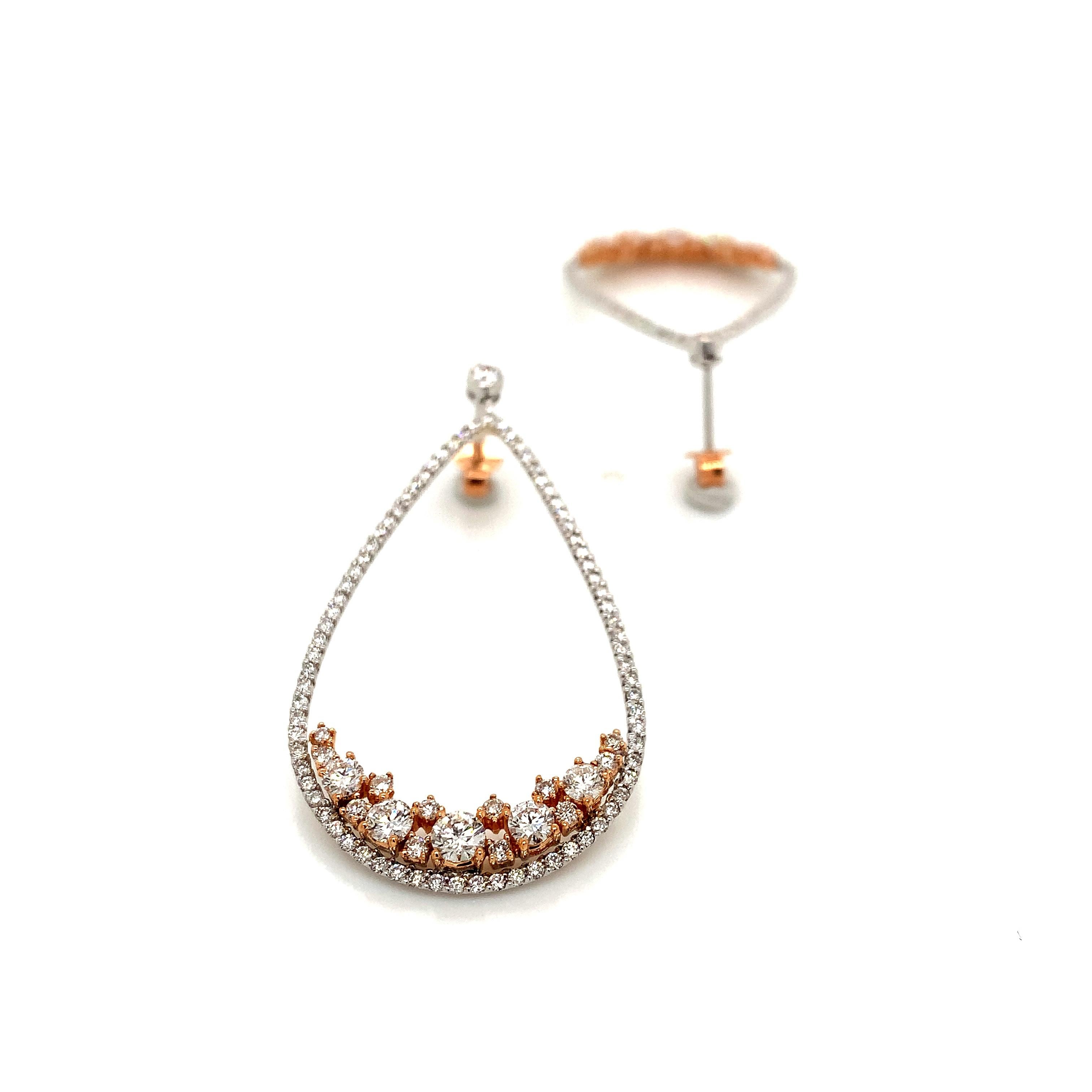 Contemporain Boucles d'oreilles pendantes en or blanc et rose 18 carats avec diamants brillants « OWN Your Story » en vente