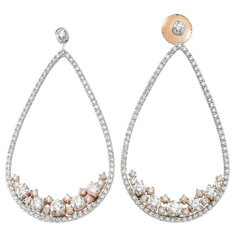 Boucles d'oreilles pendantes en or blanc et rose 18 carats avec diamants brillants « OWN Your Story » en vente