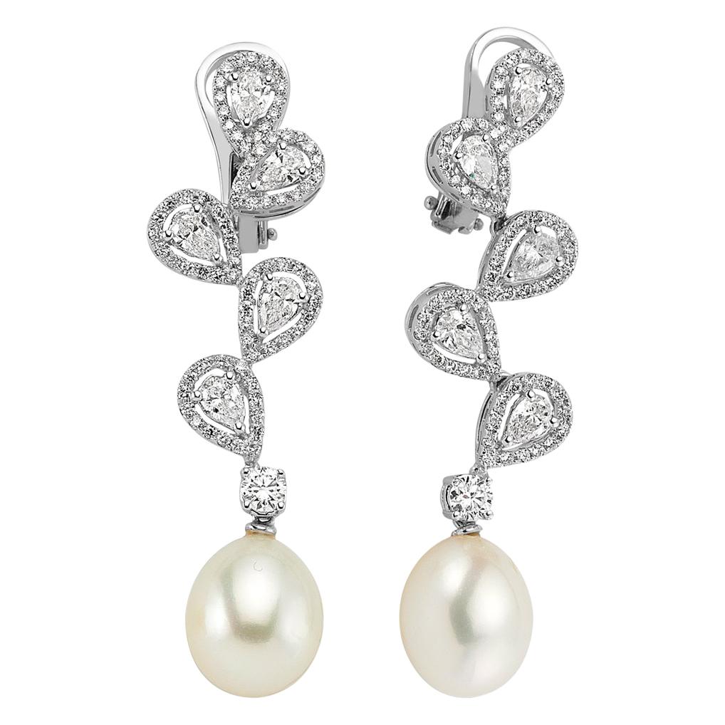 Boucles d'oreilles pendantes en or blanc 18 carats à 4 pétales de perles d'eau douce en forme de fleur, collection OWN Your Story