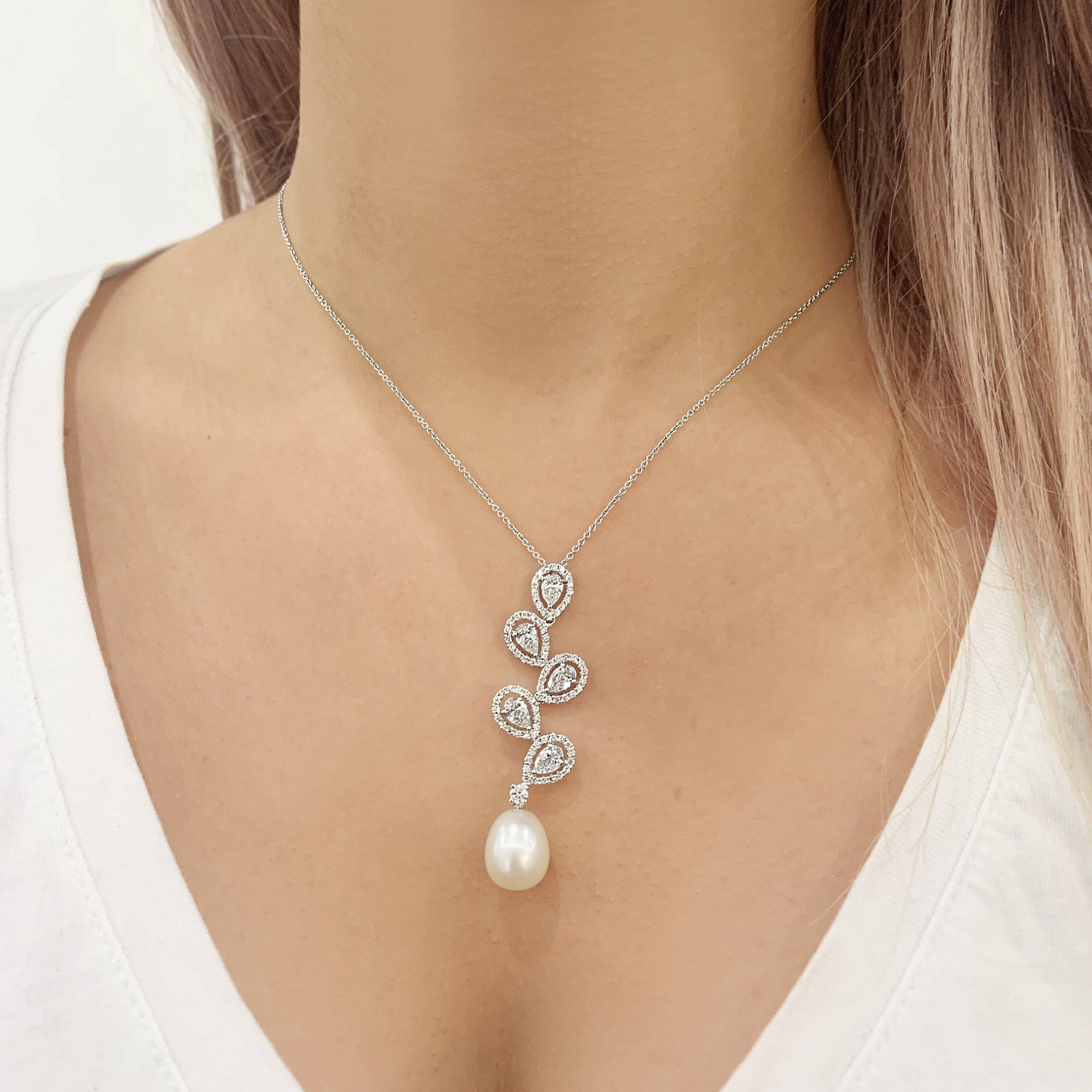 OWN Your Story 18K White Gold 4 Petalled Fresh Water Pearl Flower Drop Necklace In New Condition For Sale In New Orleans, LA
