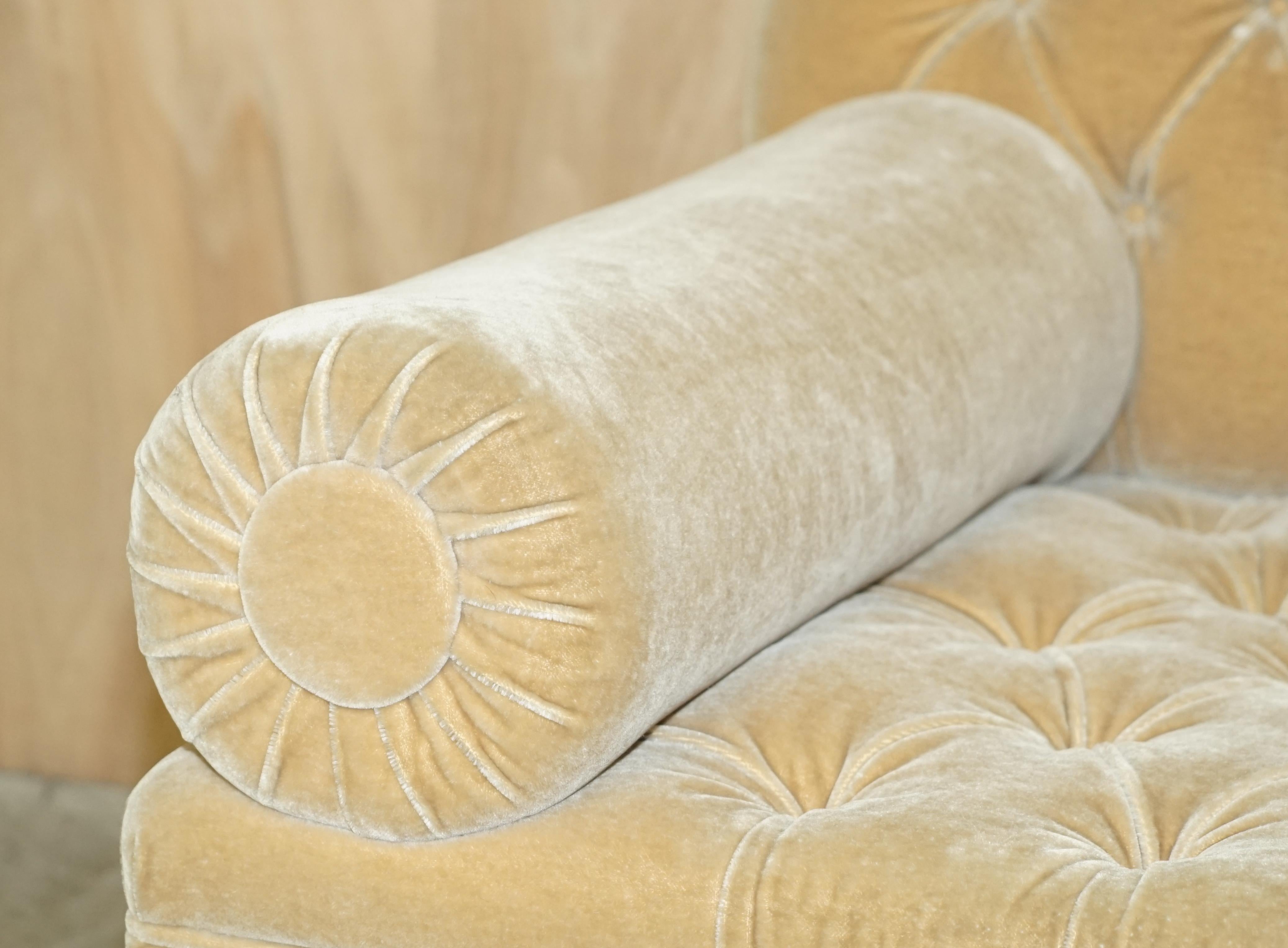 EIGENTUM VON MADONNA LUXURY GEORGE SMiTH BOLSTER MOHAIR VELVET CHESTERFIELD SOFA (Samt) im Angebot