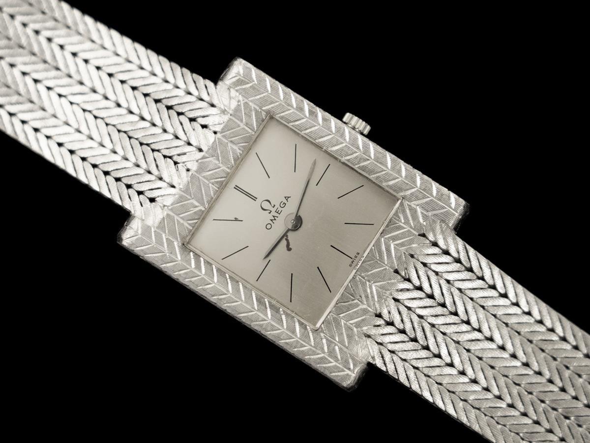NAMED ONE OF WATCHPRO MAGAZINE’S “HOT 100” - THE TOP 100 INFLUENCERS OF THE U.S. WATCH INDUSTRY. HOW CAN WE SERVE YOU?

We’re new to offering our carefully curated collection on 1stDibs, but we have sold over 10,000 fine watches and exceptionally