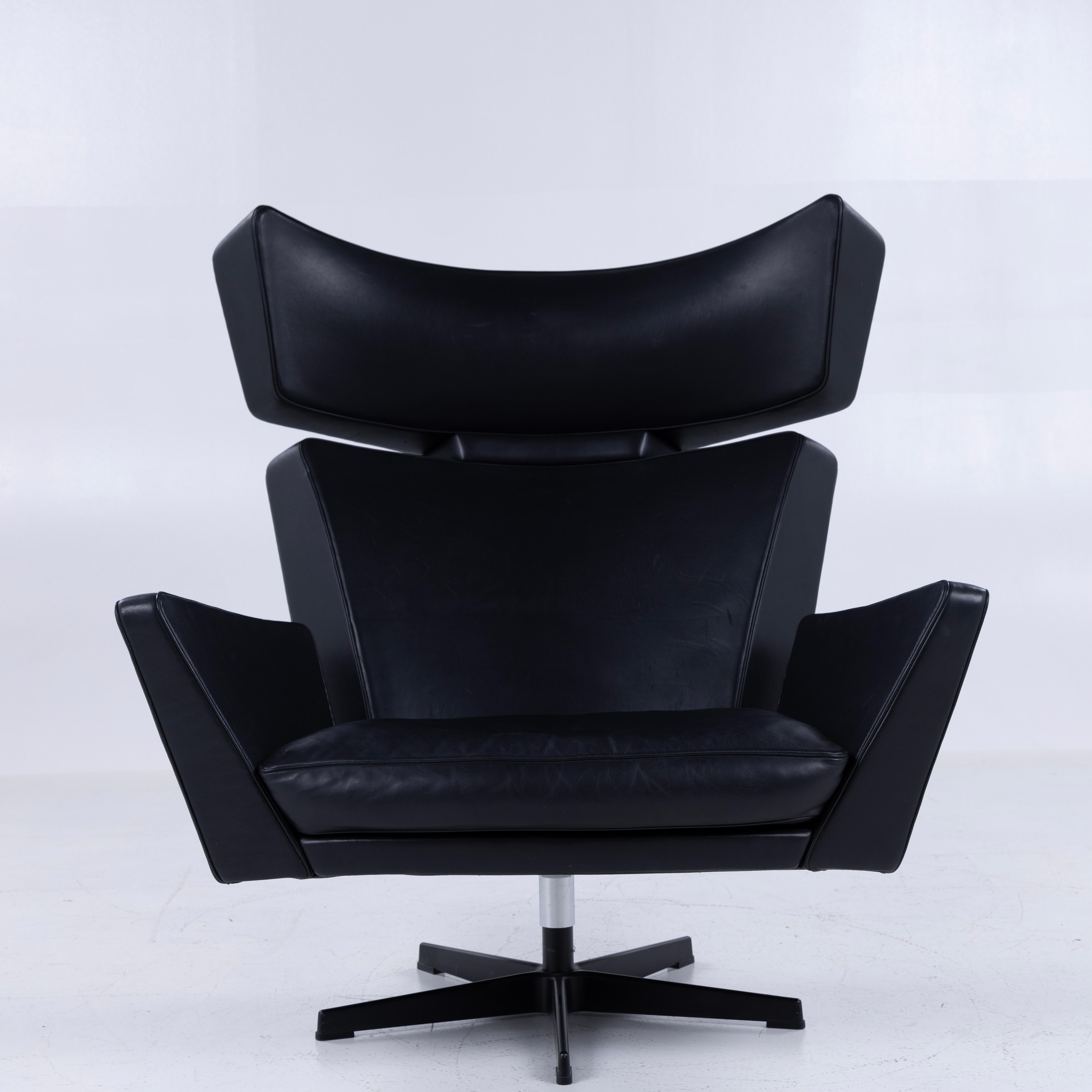 The Ox Chair in black 'Grace' leather on a black lacquered steel frame. 
Designed in 1966 by Arne Jacobsen and made by Fritz Hansen. 