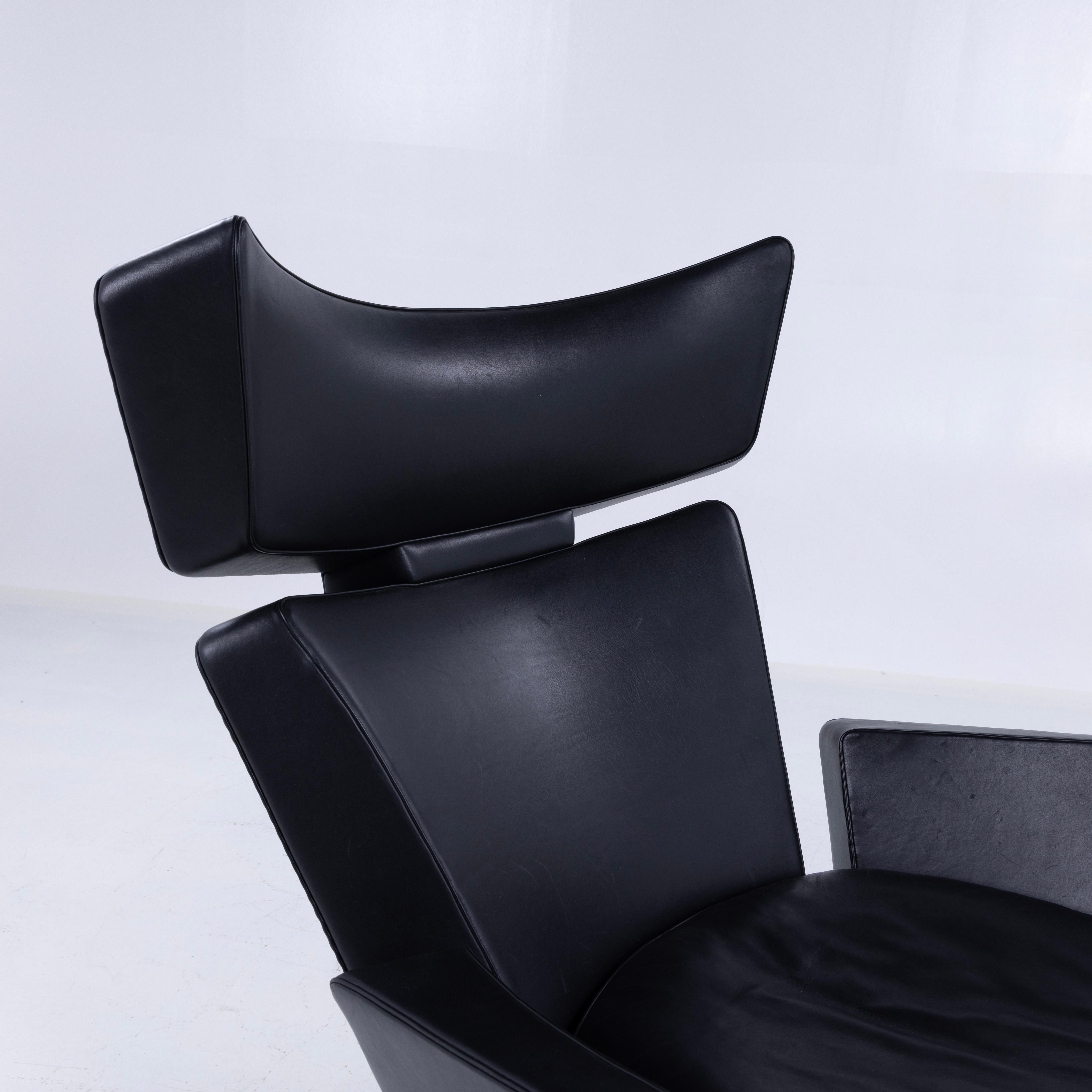 Danish The Ox Chair in black leather by Arne Jacobsen For Sale