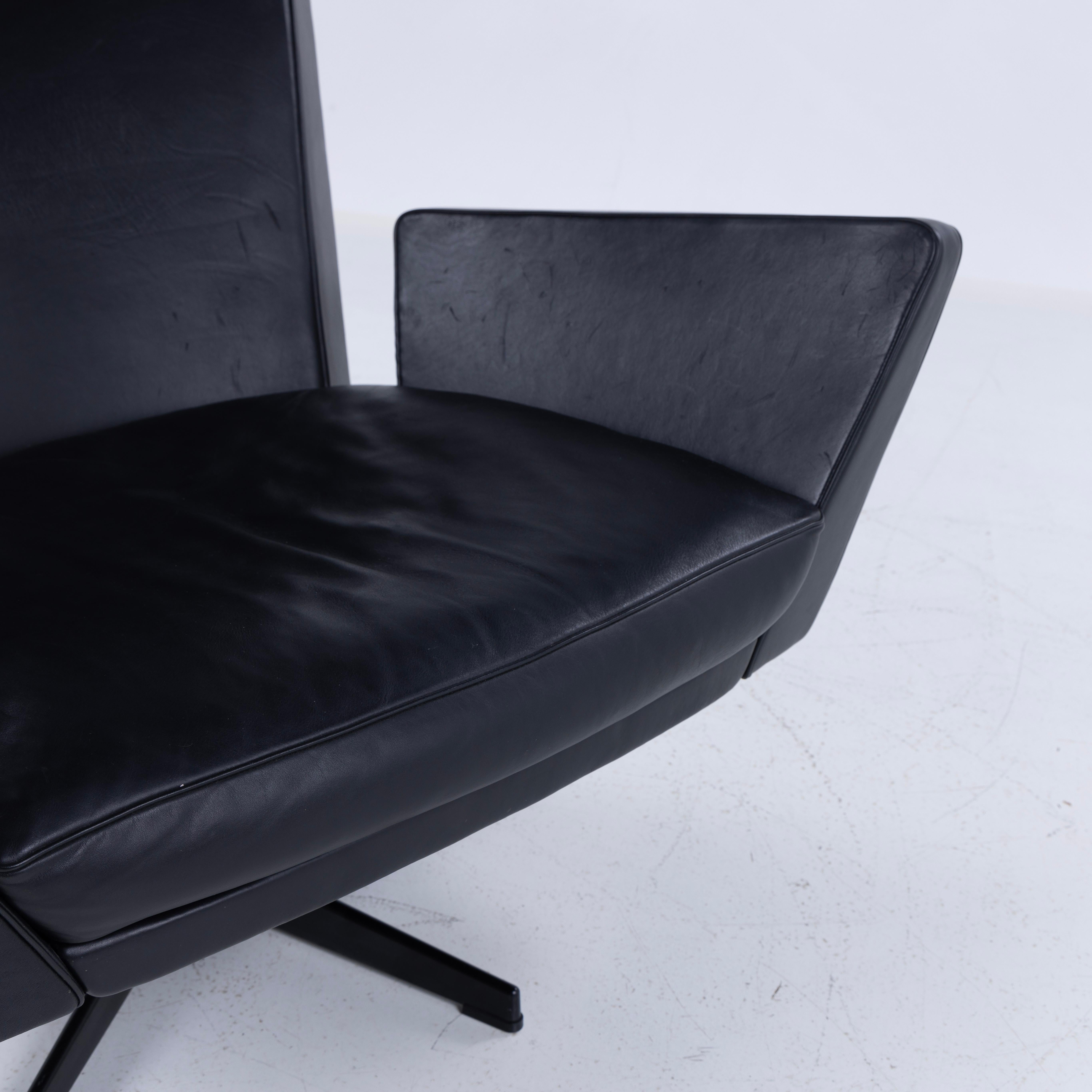 The Ox Chair in black leather by Arne Jacobsen In Good Condition For Sale In Copenhagen, DK