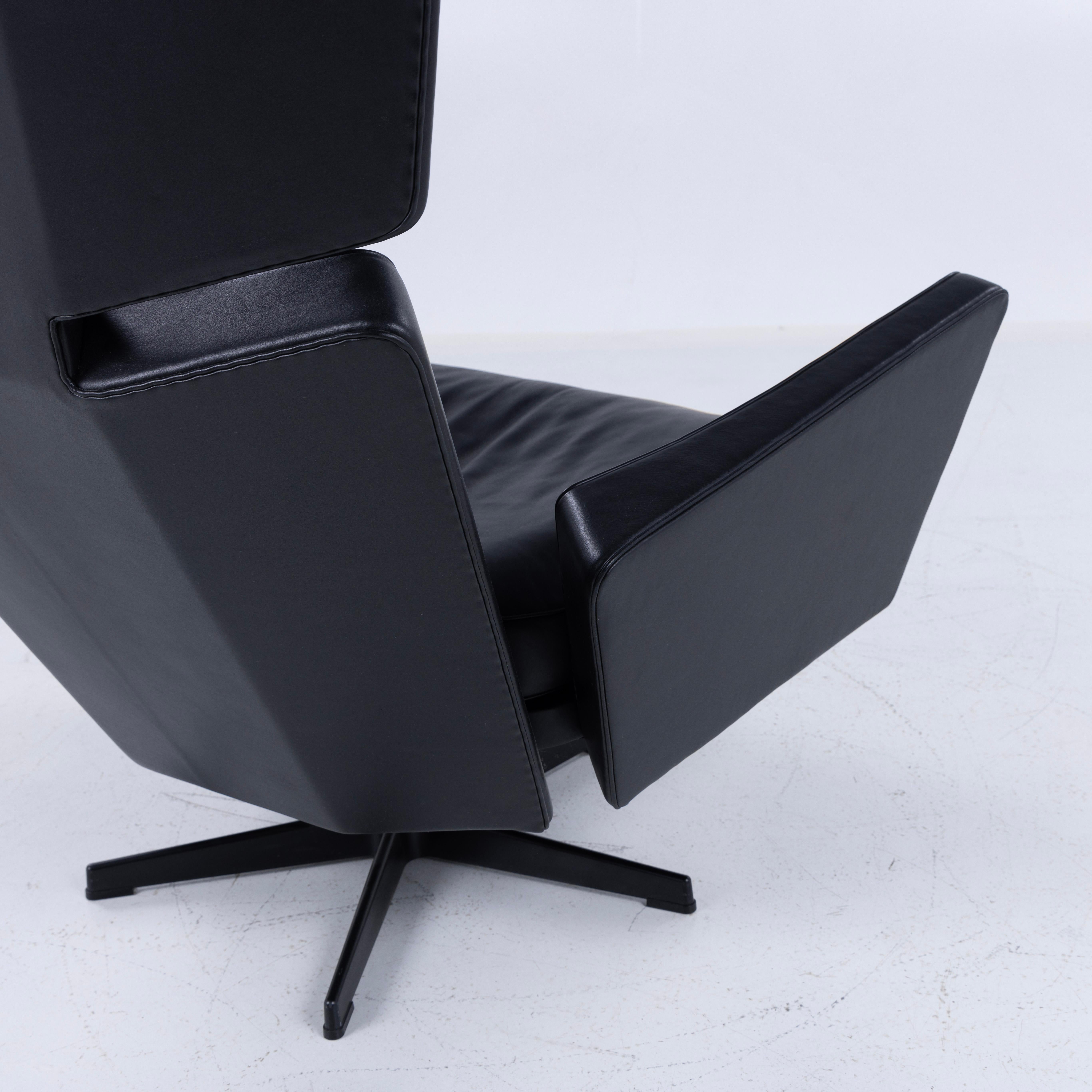 Steel The Ox Chair in black leather by Arne Jacobsen For Sale