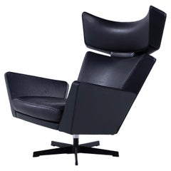 The Ox Chair in black leather by Arne Jacobsen