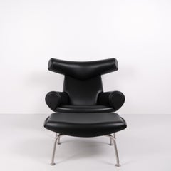 Silla Buey con Otomana Modelo EJ100 en Piel Negra de Hans J. Wegner