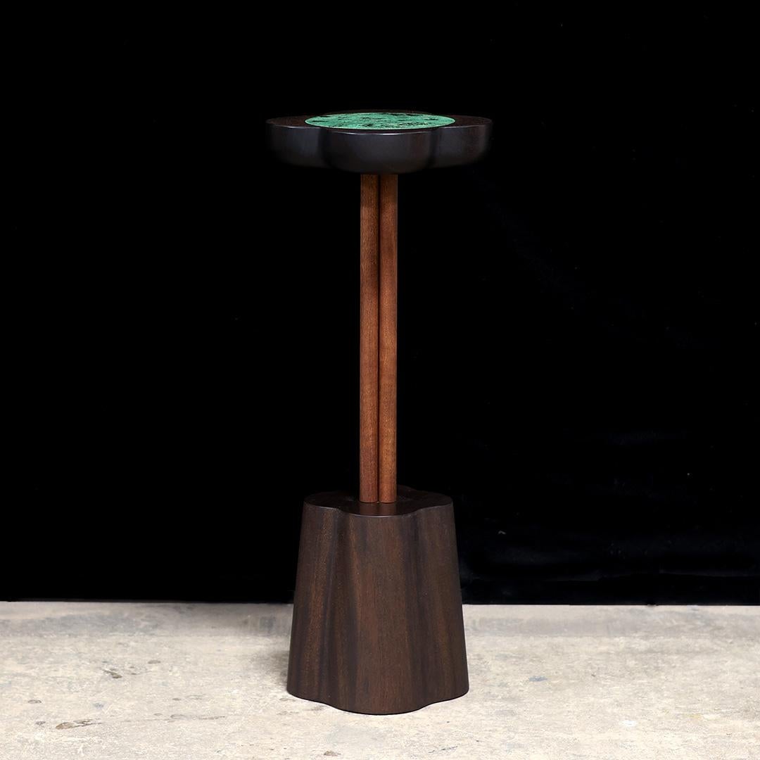 S'inspirant de l'architecture et du design gothiques, la collection Oxalis incarne le concept de design médiéval moderne du Studio. Comparant notre époque actuelle à l'âge des ténèbres féodal, ces reliquaires d'objets raffinés ravivent la nostalgie