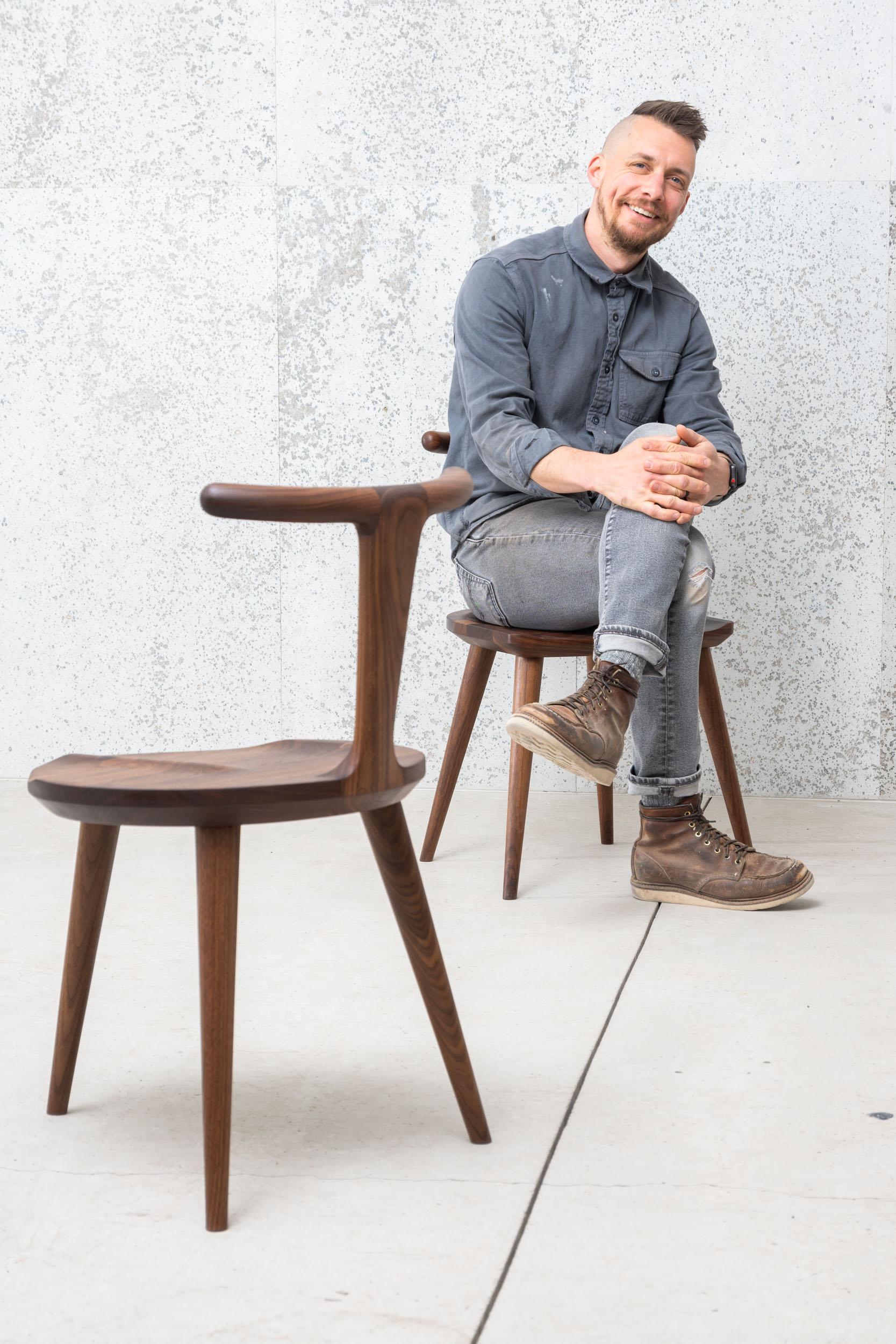 Chaise Oxbend à 3 pieds, assise de salle à manger en bois de noyer par Fernweh Woodworking en vente 5