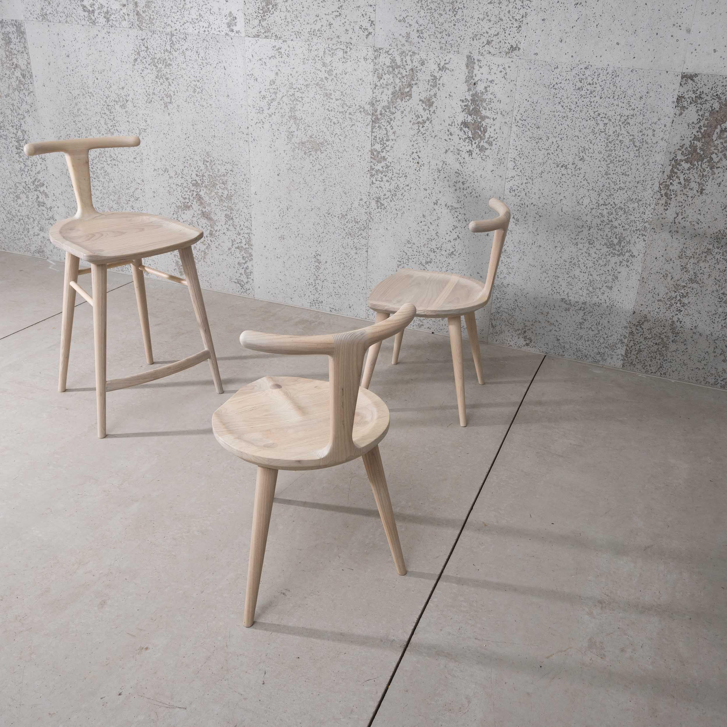 Fait main Chaise Oxbend à 3 pieds, assise de salle à manger en bois de frêne blanc par Fernweh Woodworking en vente