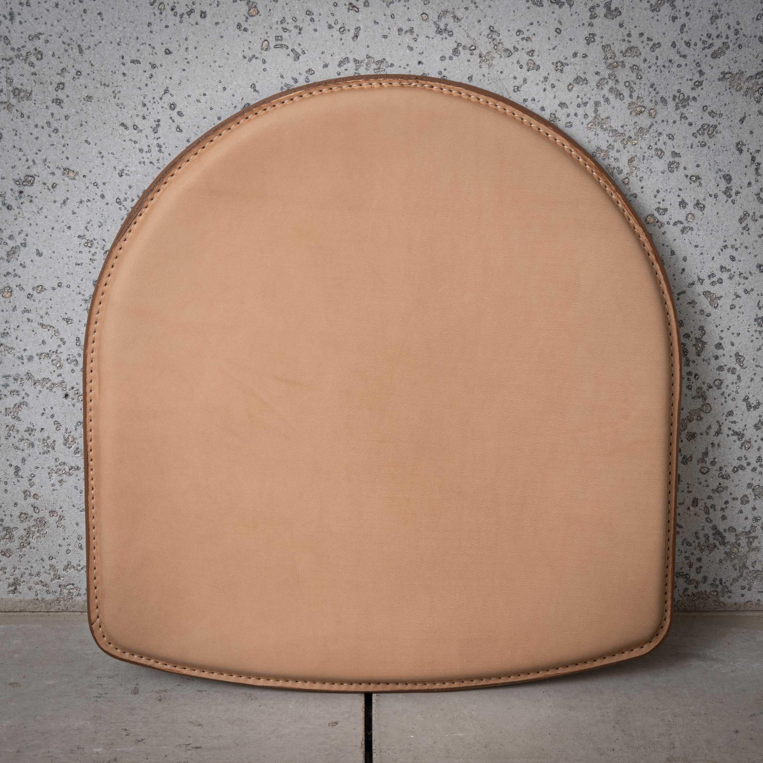 Oxbend Leather Seat Pad for the 5' Oxbend Bench For Sale 10