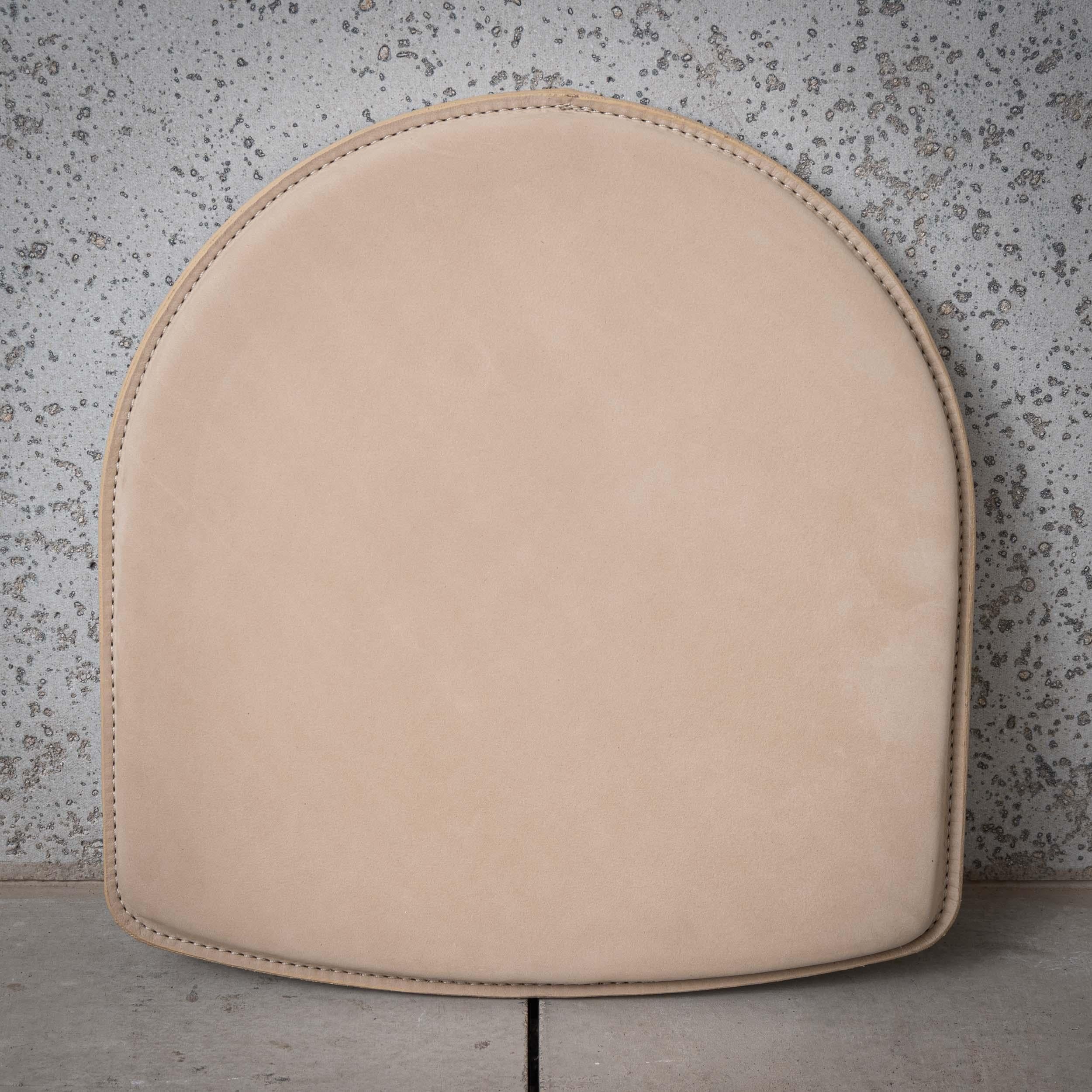 Oxbend Leather Seat Pad for the 5' Oxbend Bench For Sale 11