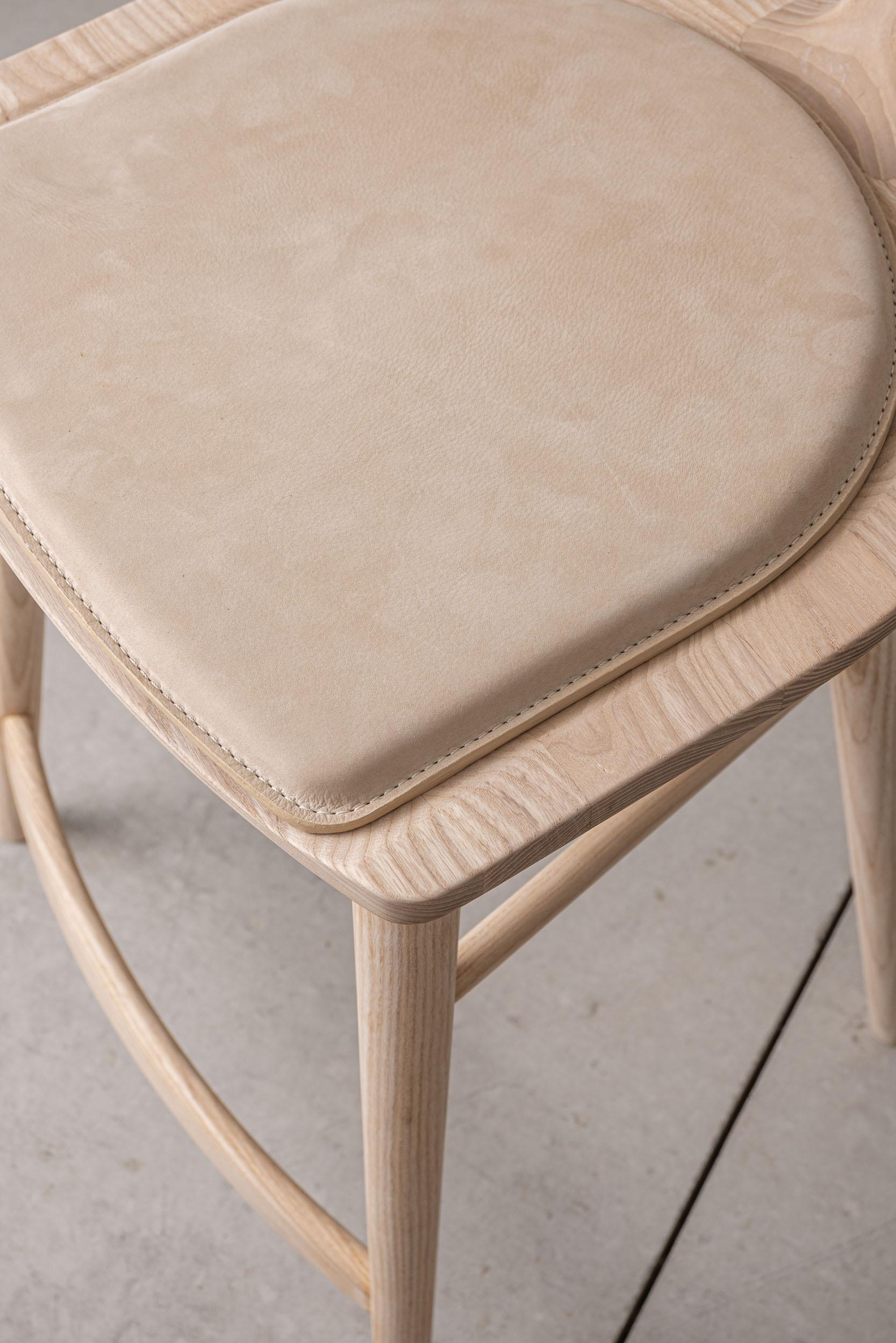 American Oxbend Leather Seat Pad for the 5' Oxbend Bench For Sale