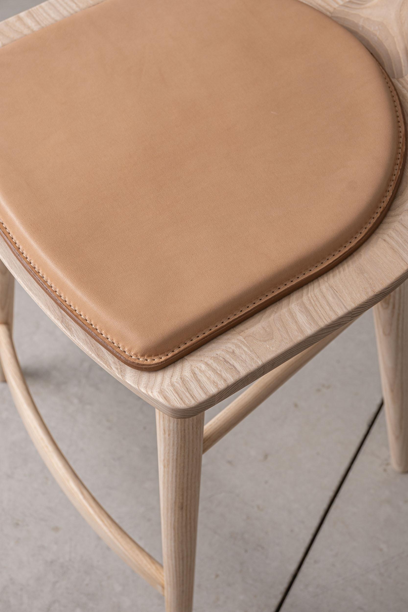 Oxbend Leather Seat Pad for the 5' Oxbend Bench In New Condition For Sale In Bend, OR