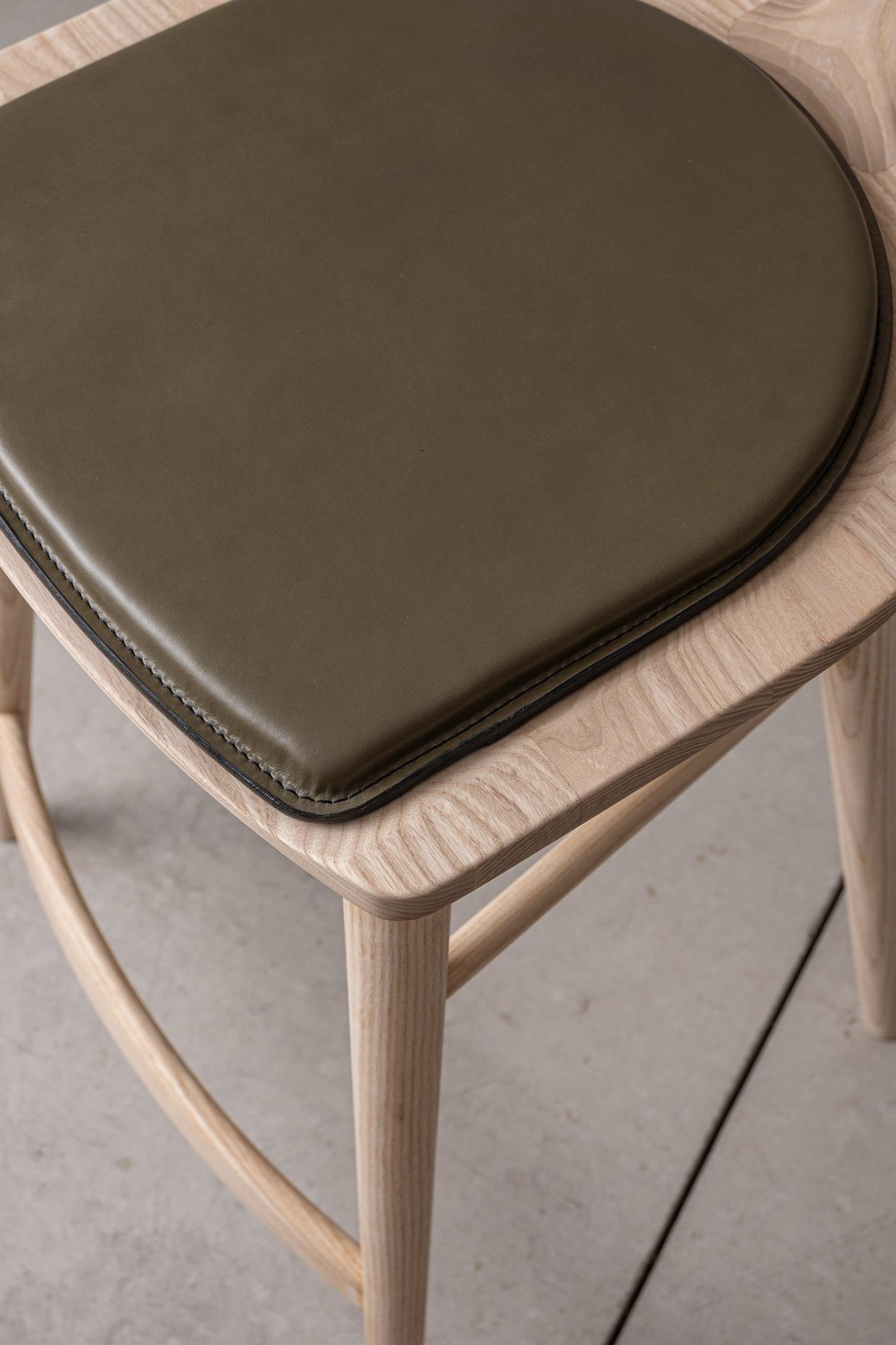 Oxbend Leather Seat Pad for the 5' Oxbend Bench For Sale 1